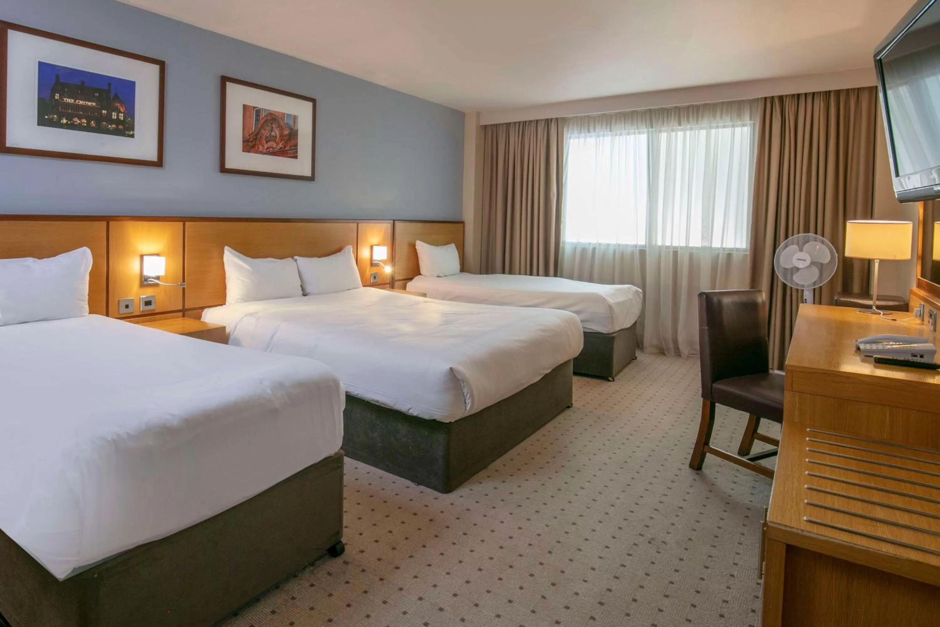 Family Room with Double Bed and Twin Beds in The Crown London, WorldHotels Distinctive