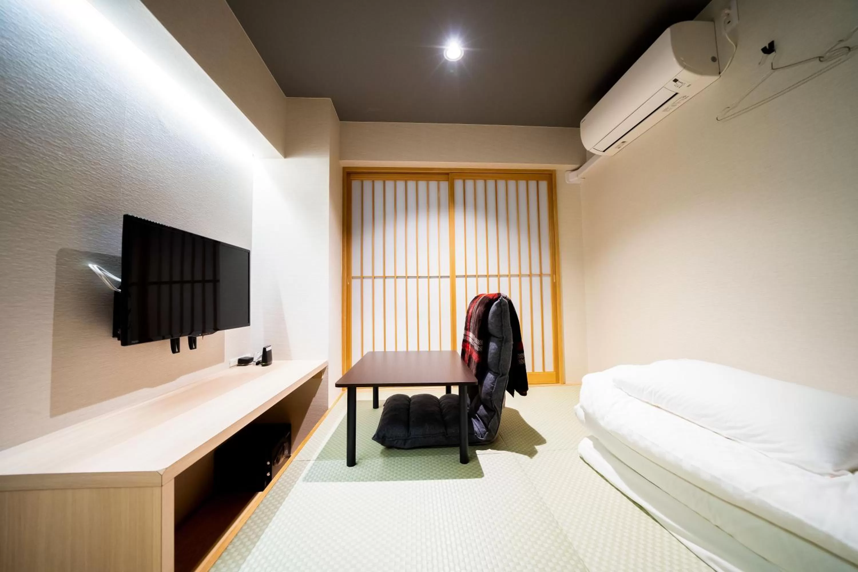 Japanese-Style Room with Shared Bathroom - single occupancy in Hotel S-Presso Namba