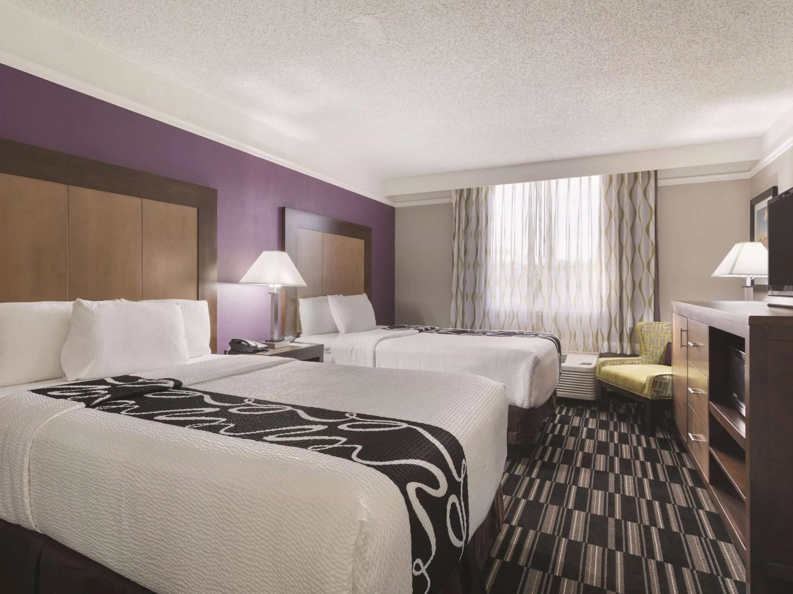 Double Room with Two Double Beds and Bath Tub - Mobility Accessible/Non-Smoking in La Quinta Inn by Wyndham Jupiter