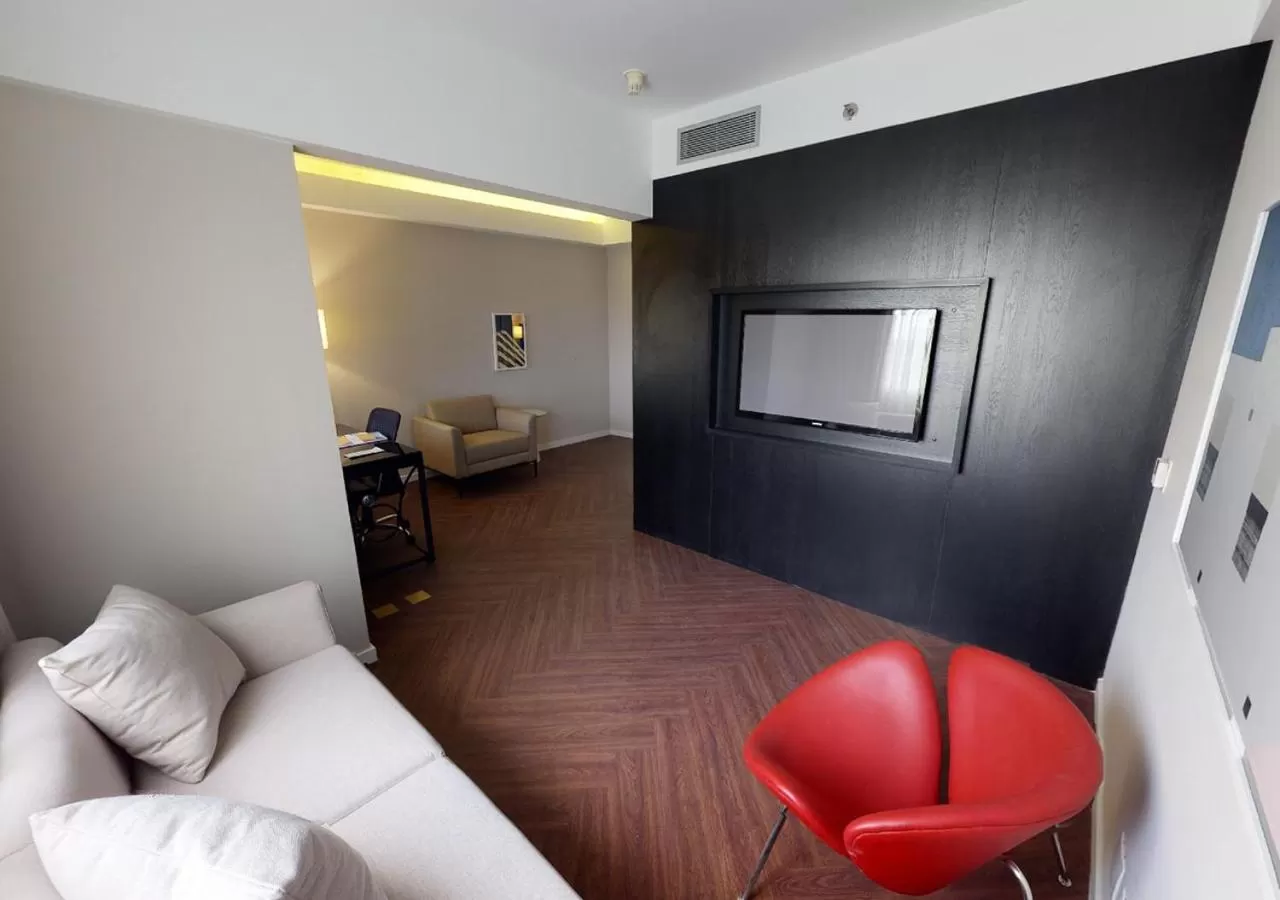 Deluxe Queen Suite - single occupancy in Estanplaza Funchal Faria Lima