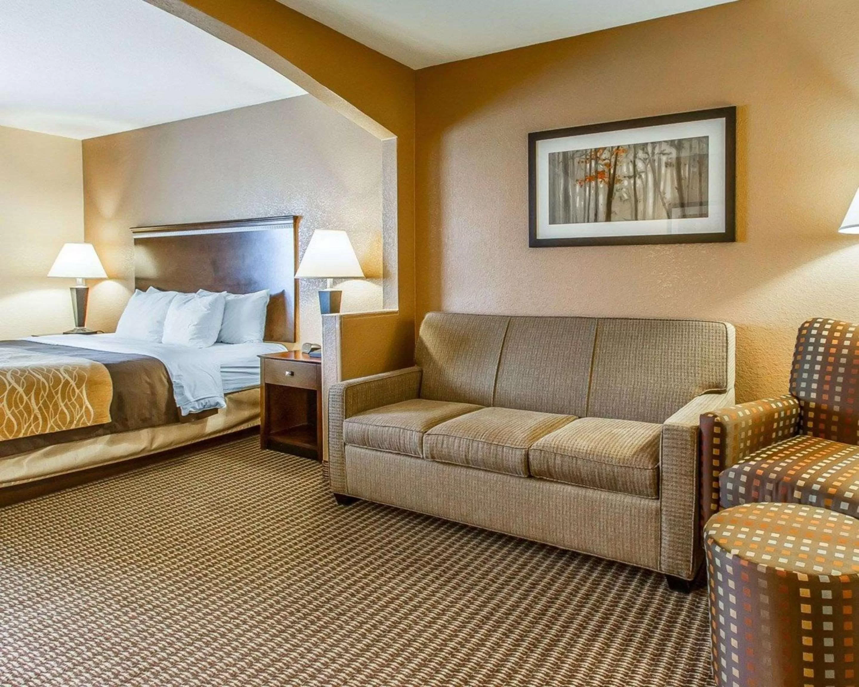Photo of the whole room, Bed in Quality Inn & Suites Mount Pleasant