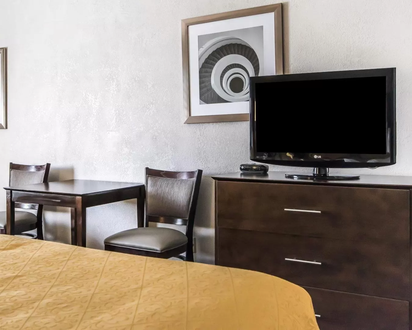 King Room in Quality Inn & Suites University-Airport