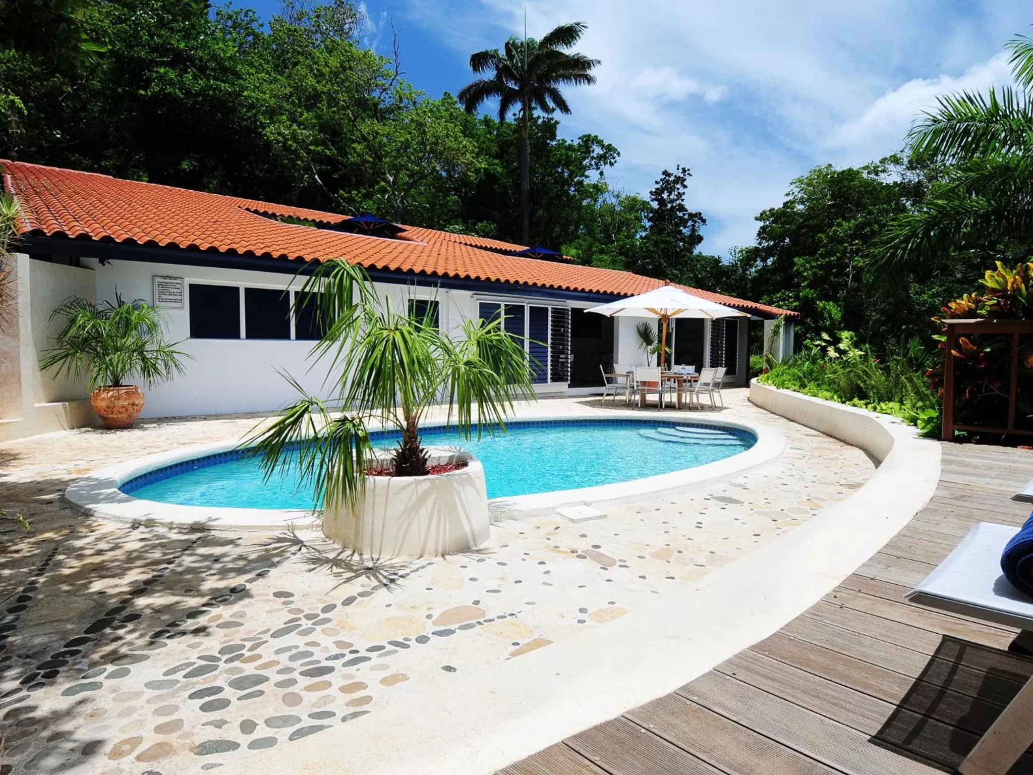 Three-Bedroom Villa with Ocean View in Geejam