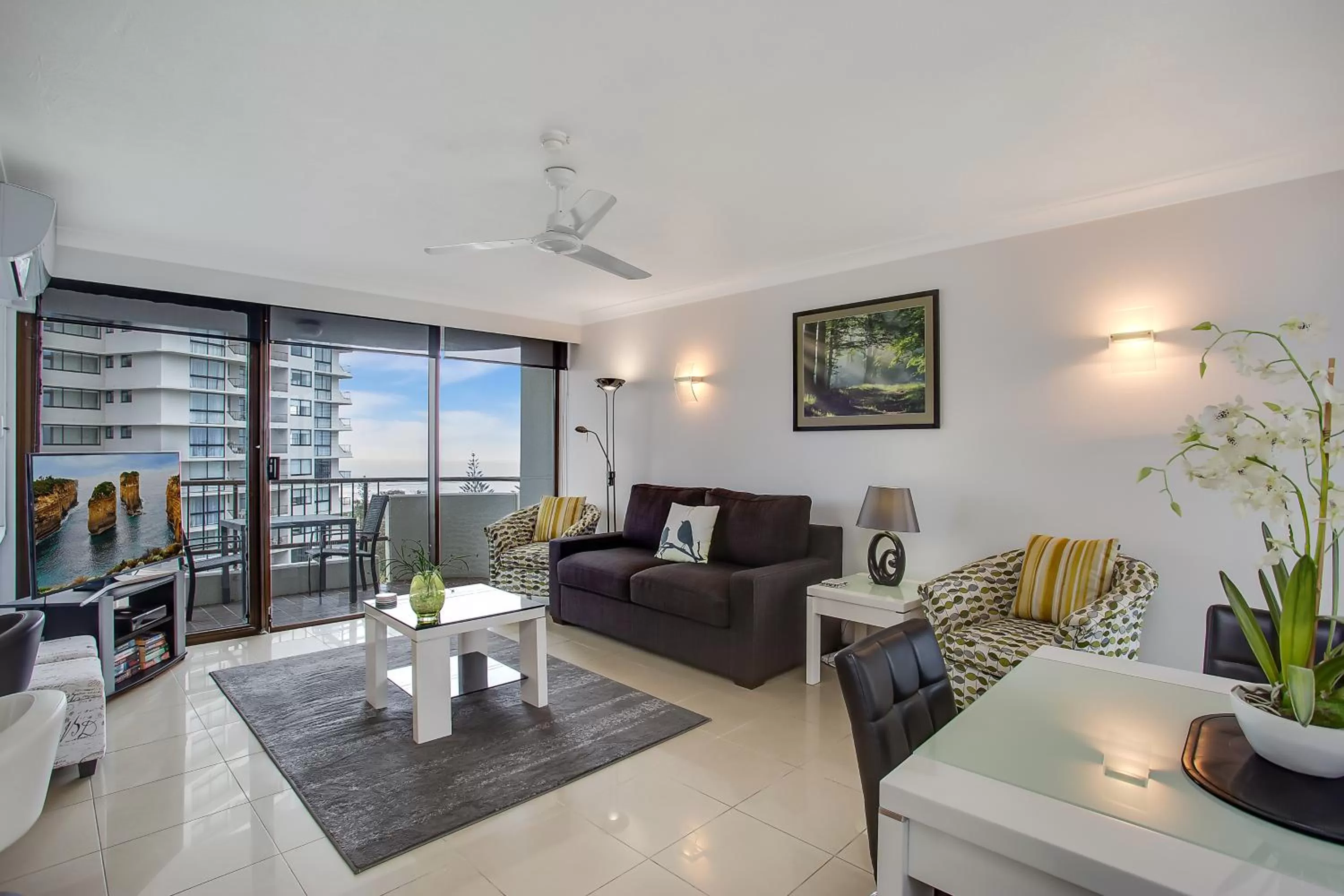 One Superior Bedroom Apartment in Pacific Resort Broadbeach