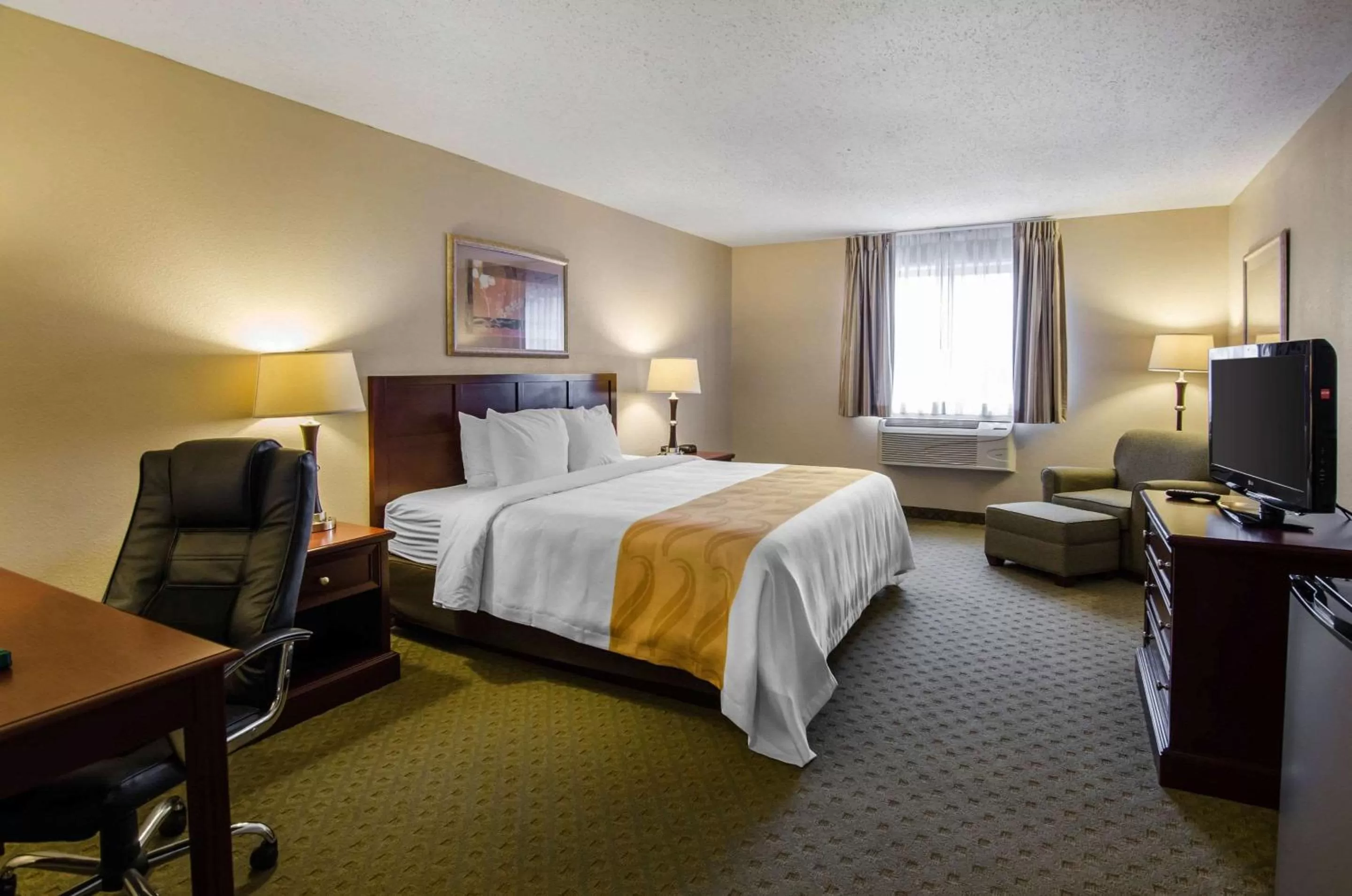 King Room - Non-Smoking in Quality Inn Summersville - New River Area
