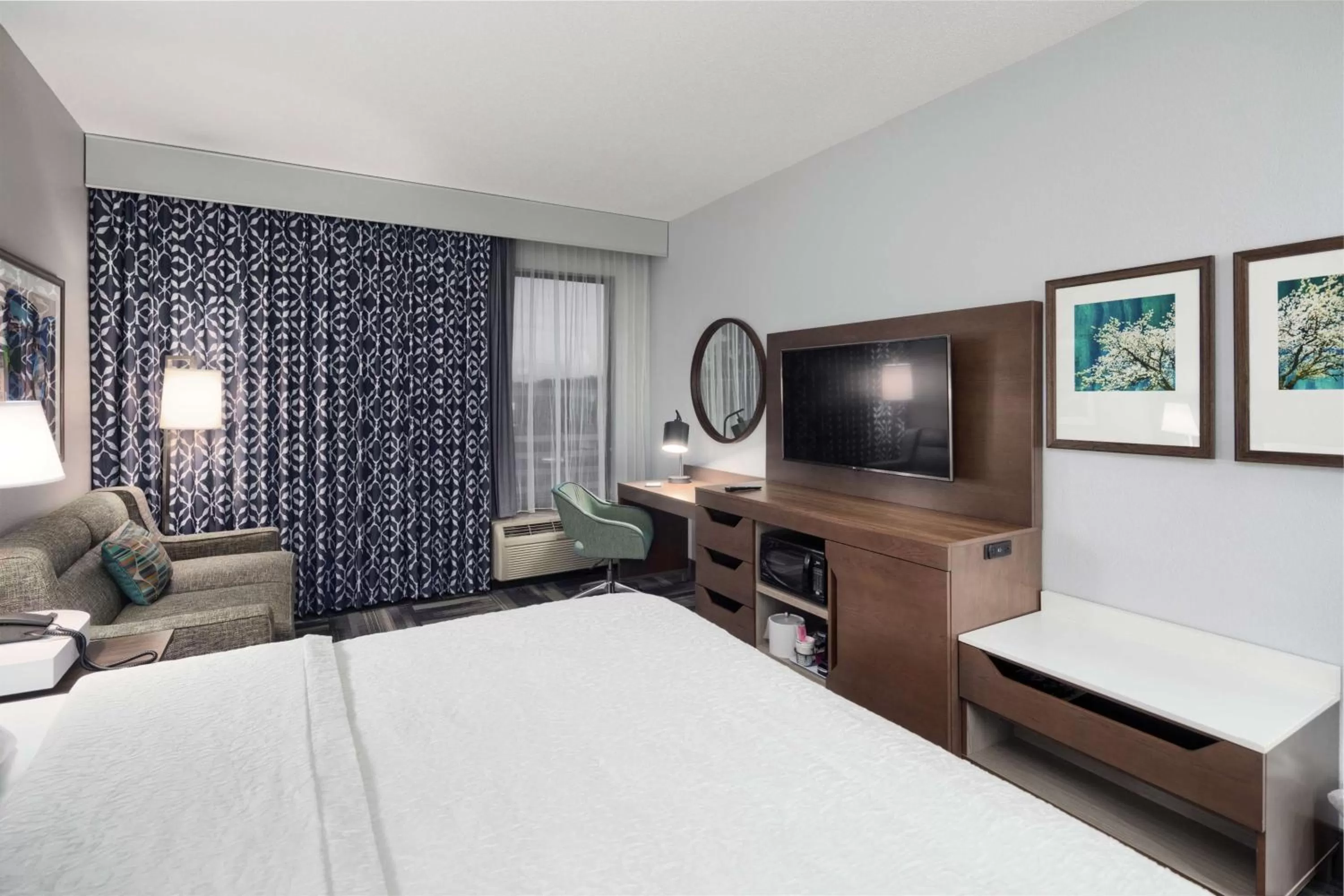 King Study with Sofa Bed - Non-Smoking  in Hampton Inn Louisville Northeast