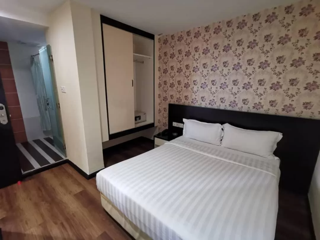 Queen Room with No Window  ( Gallery ) in Prince Hotel