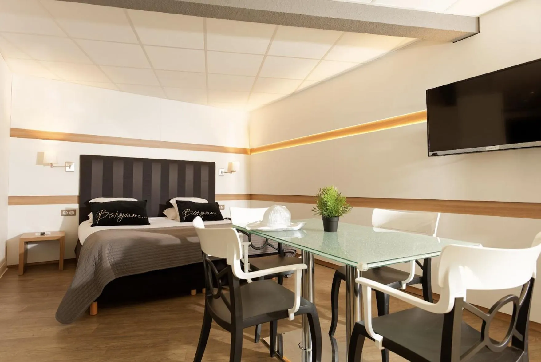 Premium Quadruple Room with pool view in The Originals Boutique, Hôtel Neptune, Montpellier Sud