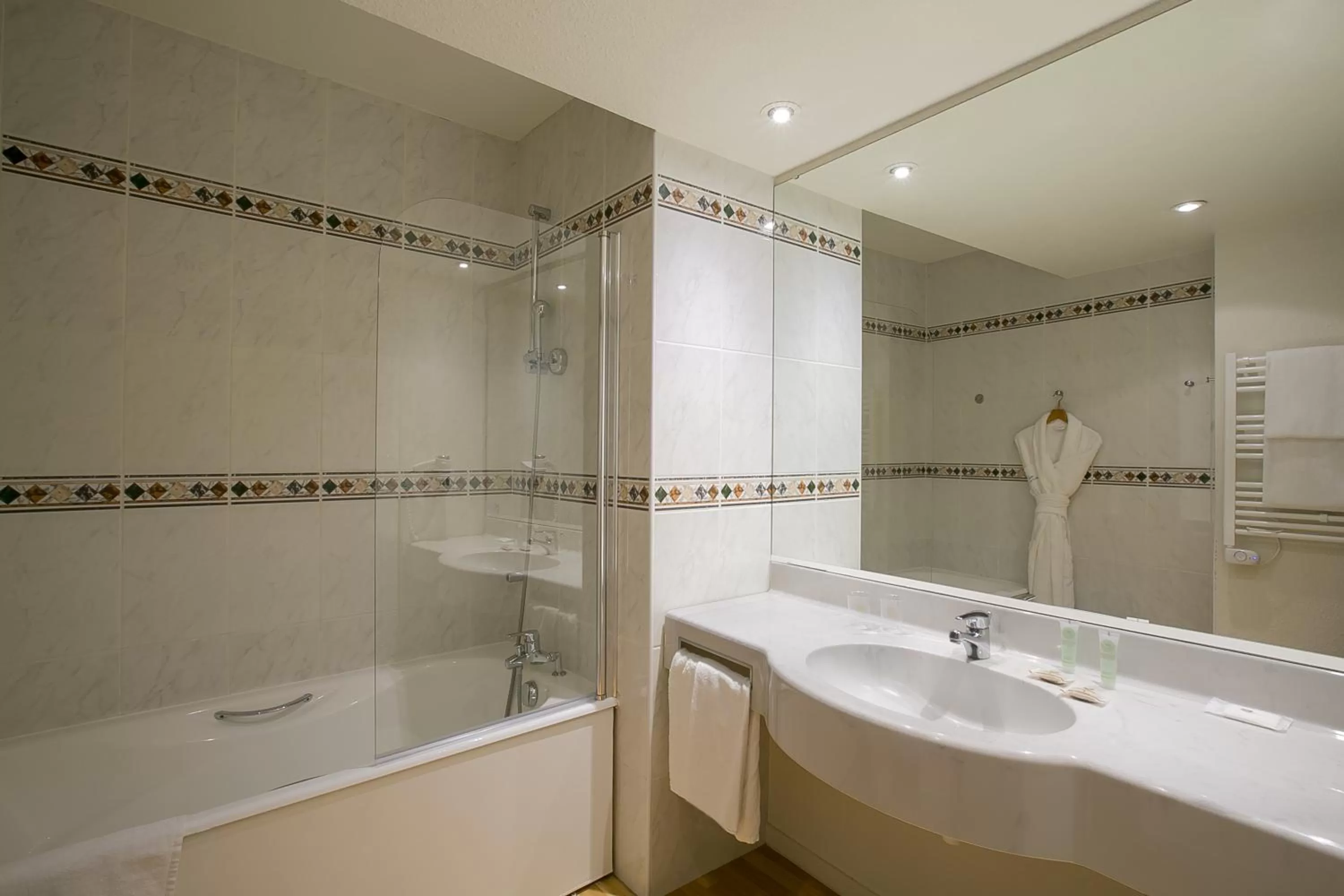 Standard Twin Room with Balcony in Best Western Hotel Sourcéo