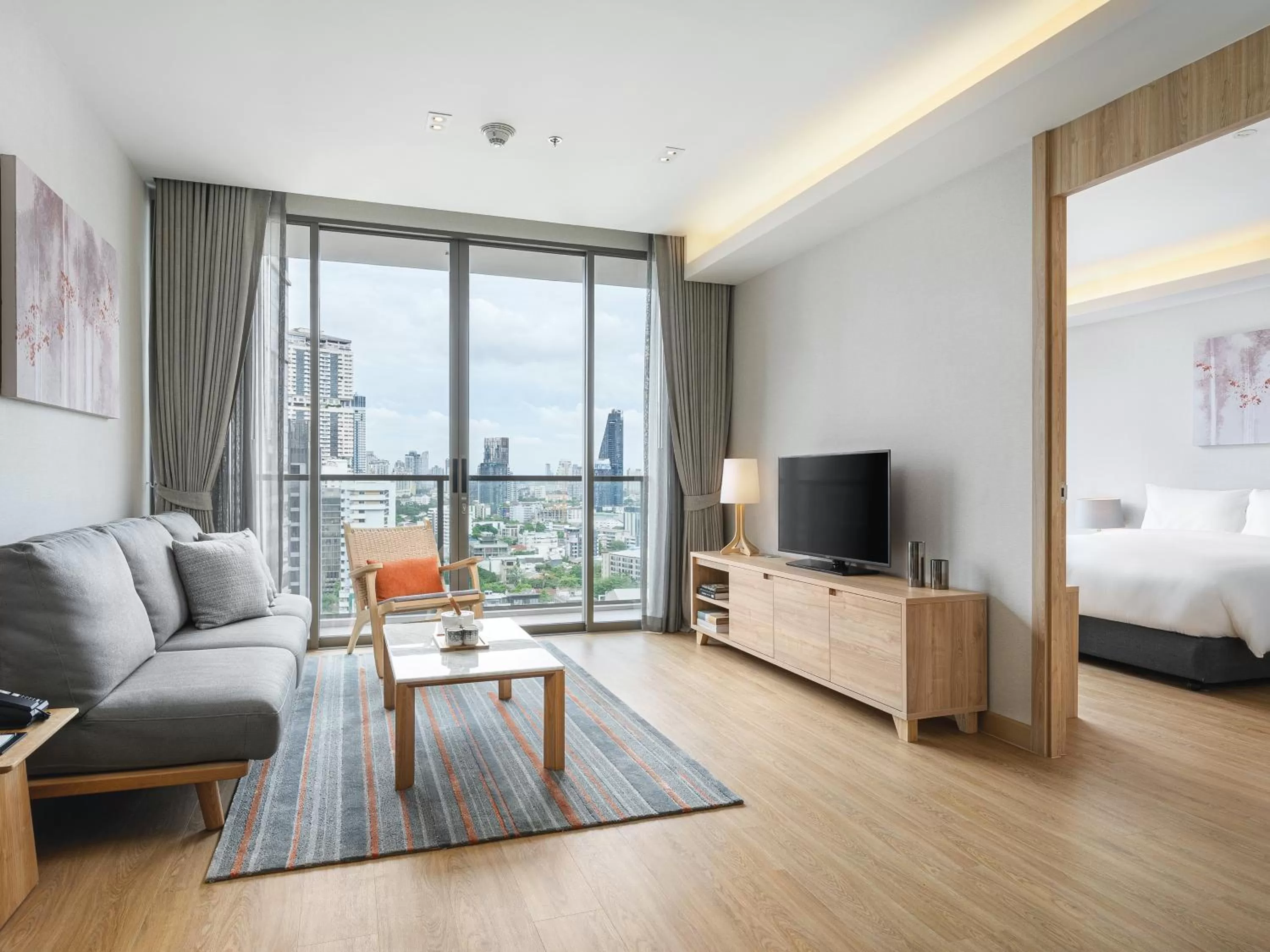 Deluxe One-Bedroom Apartment in Oakwood Suites Bangkok