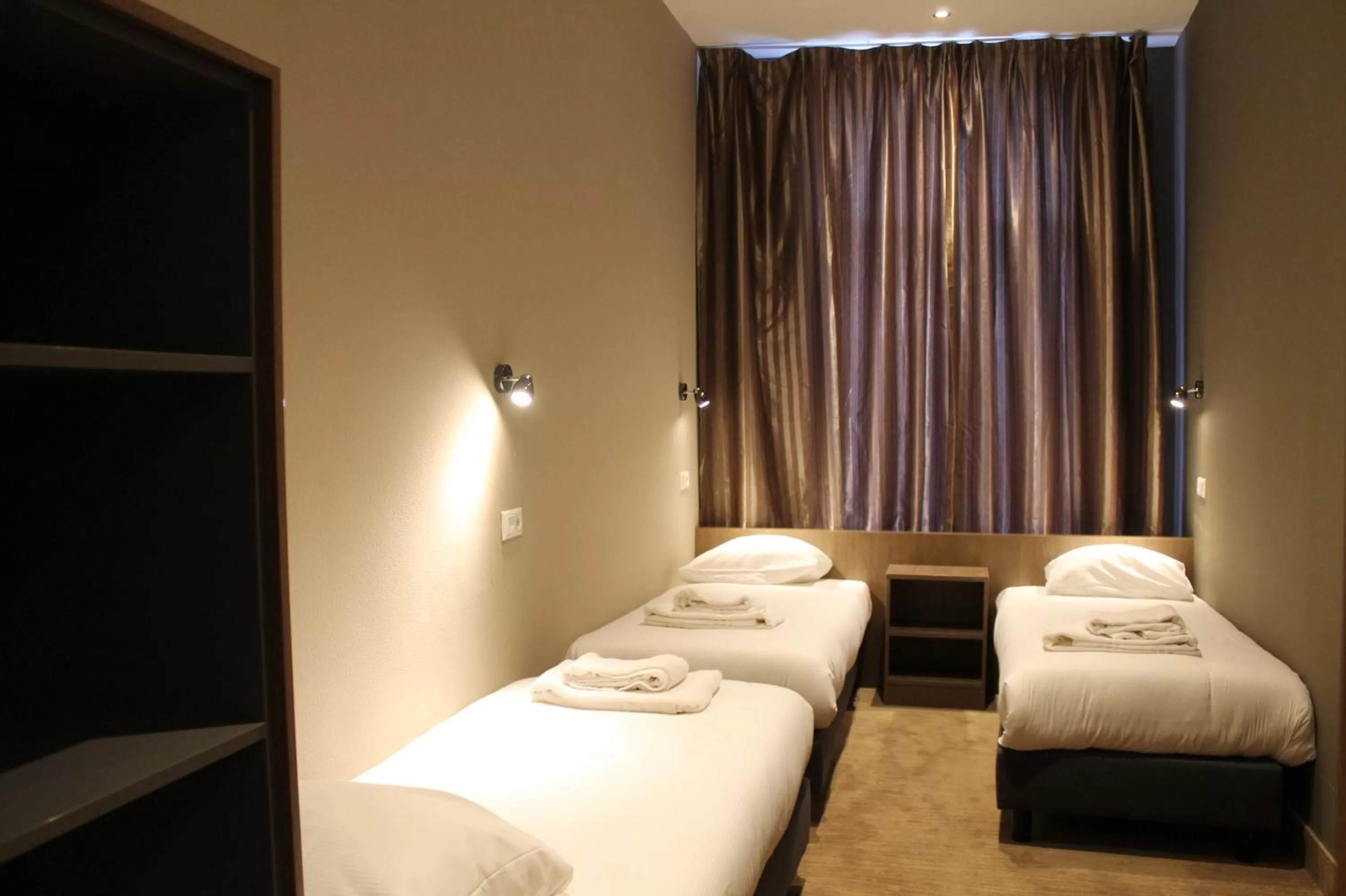 Triple Room in Blossoms City Hotel