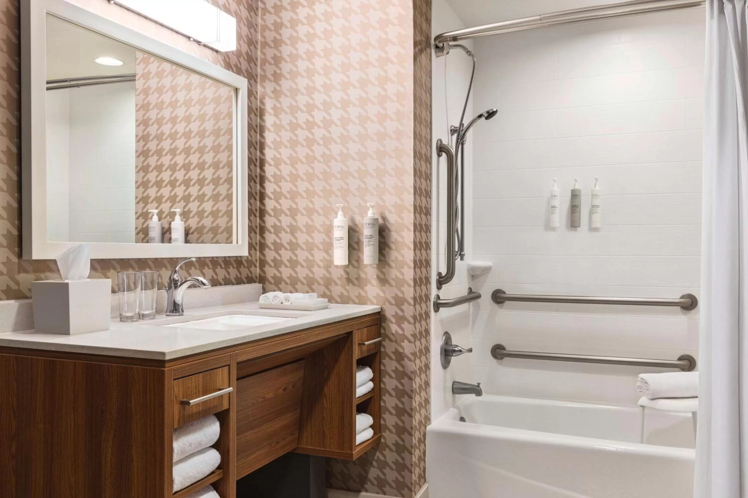 Queen Suite with Bath Tub - Mobility Access/Non-Smoking in Home2 Suites by Hilton Lubbock