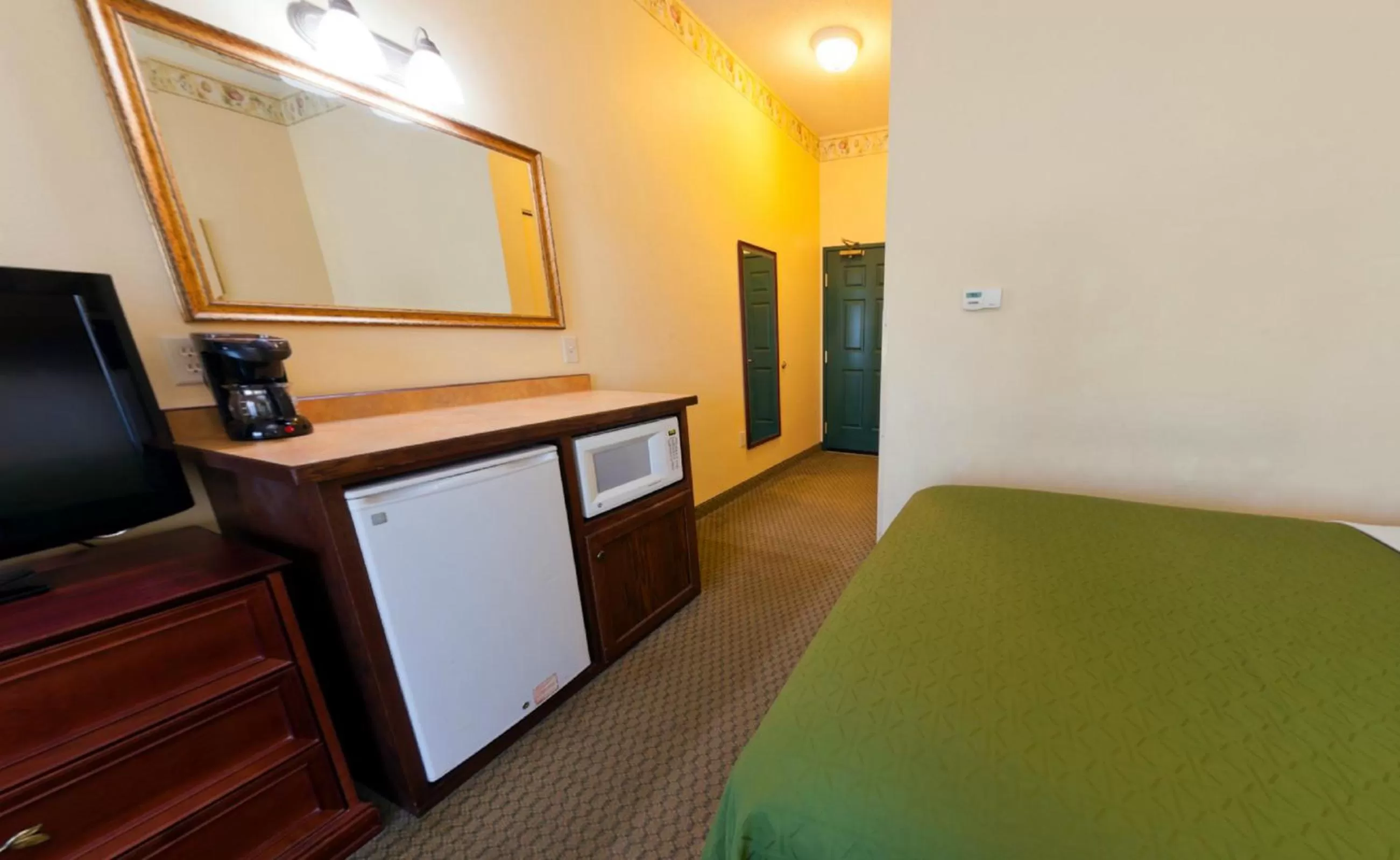 Queen Room with Two Queen Beds - Non-Smoking in Country Inn & Suites by Radisson, St Cloud East, MN