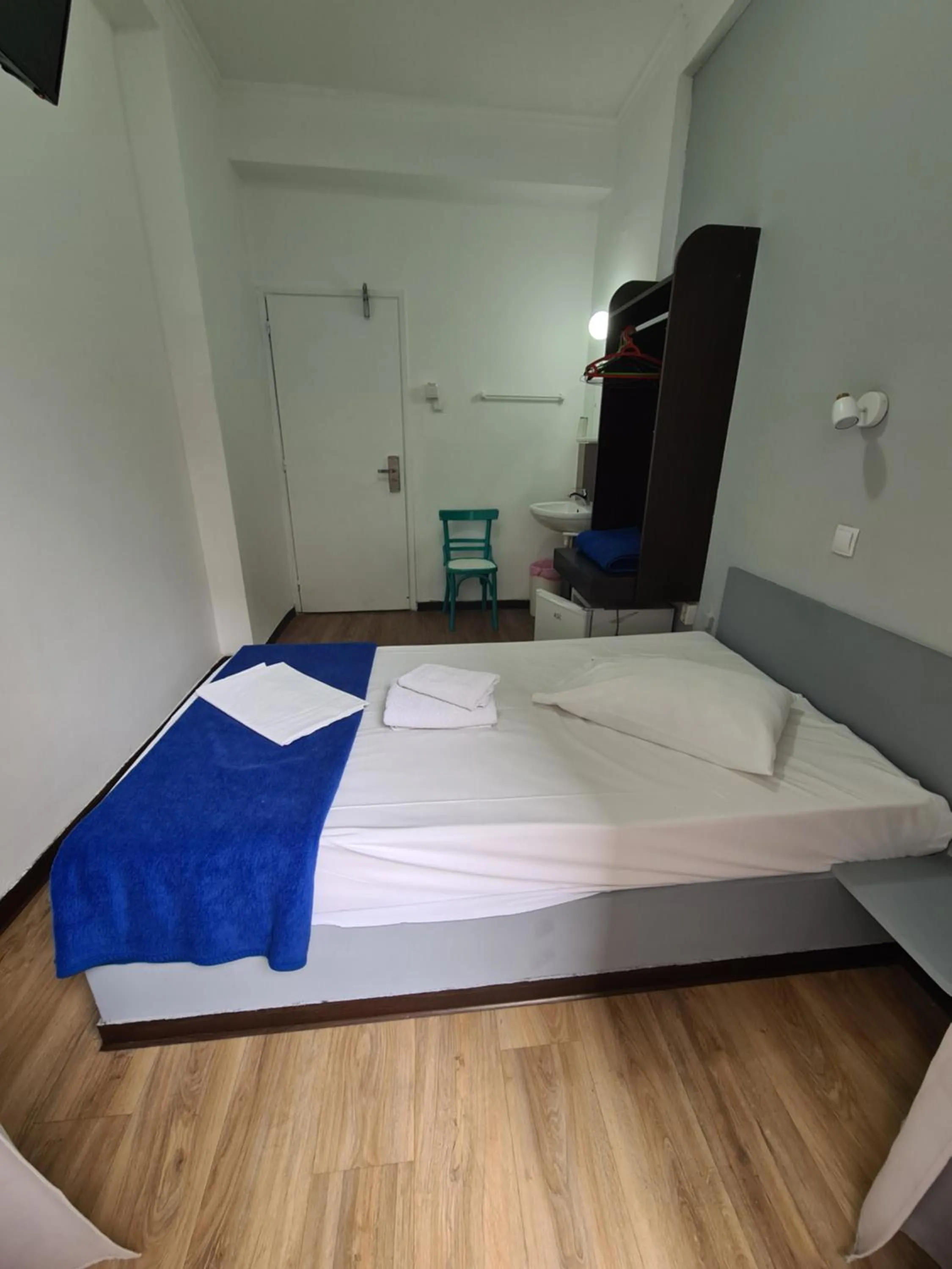 Single Room with Shared Bathroom in Sparta Team Hotel