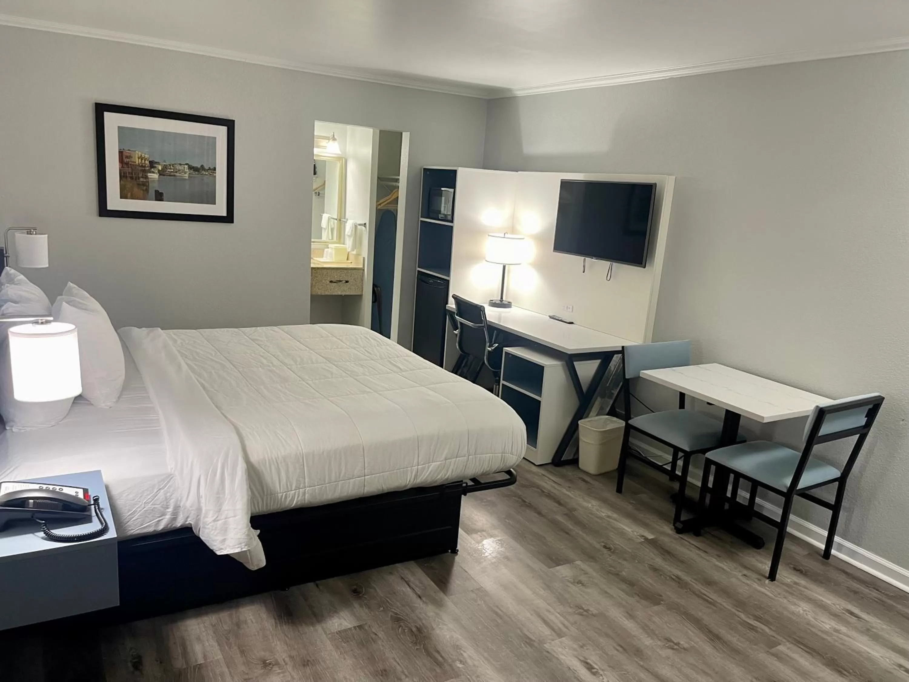 King Suite - Non-Smoking in Quality Inn & Suites Georgetown