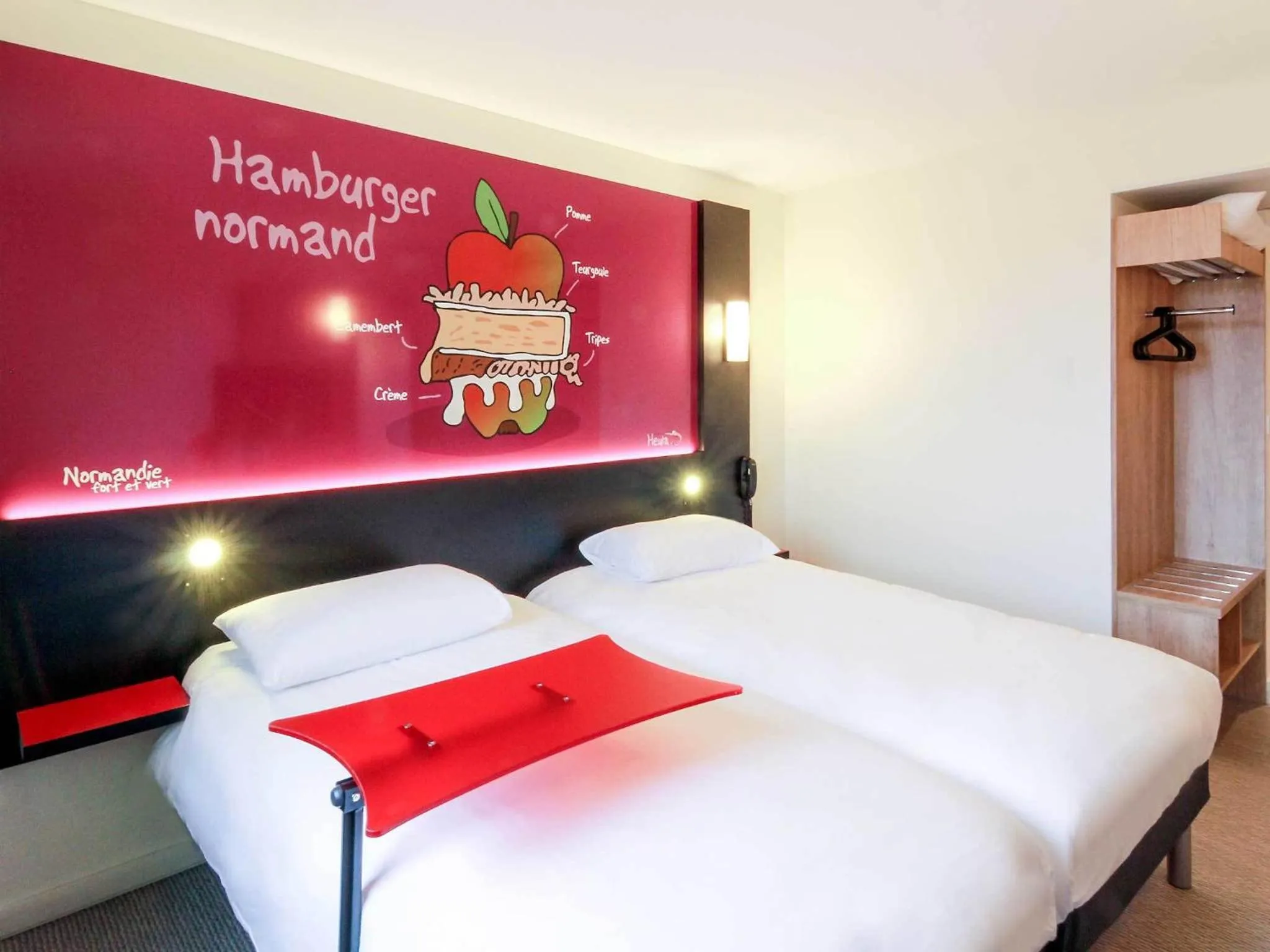 Standard Twin Room in ibis Styles Flers