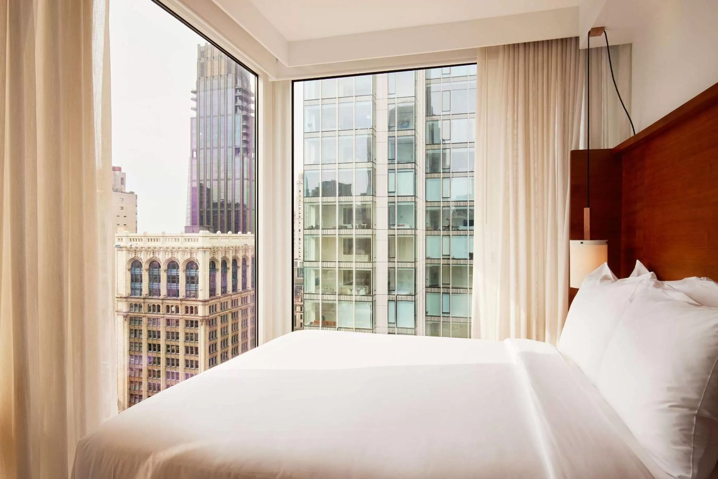 Sky View Queen in Arlo NoMad