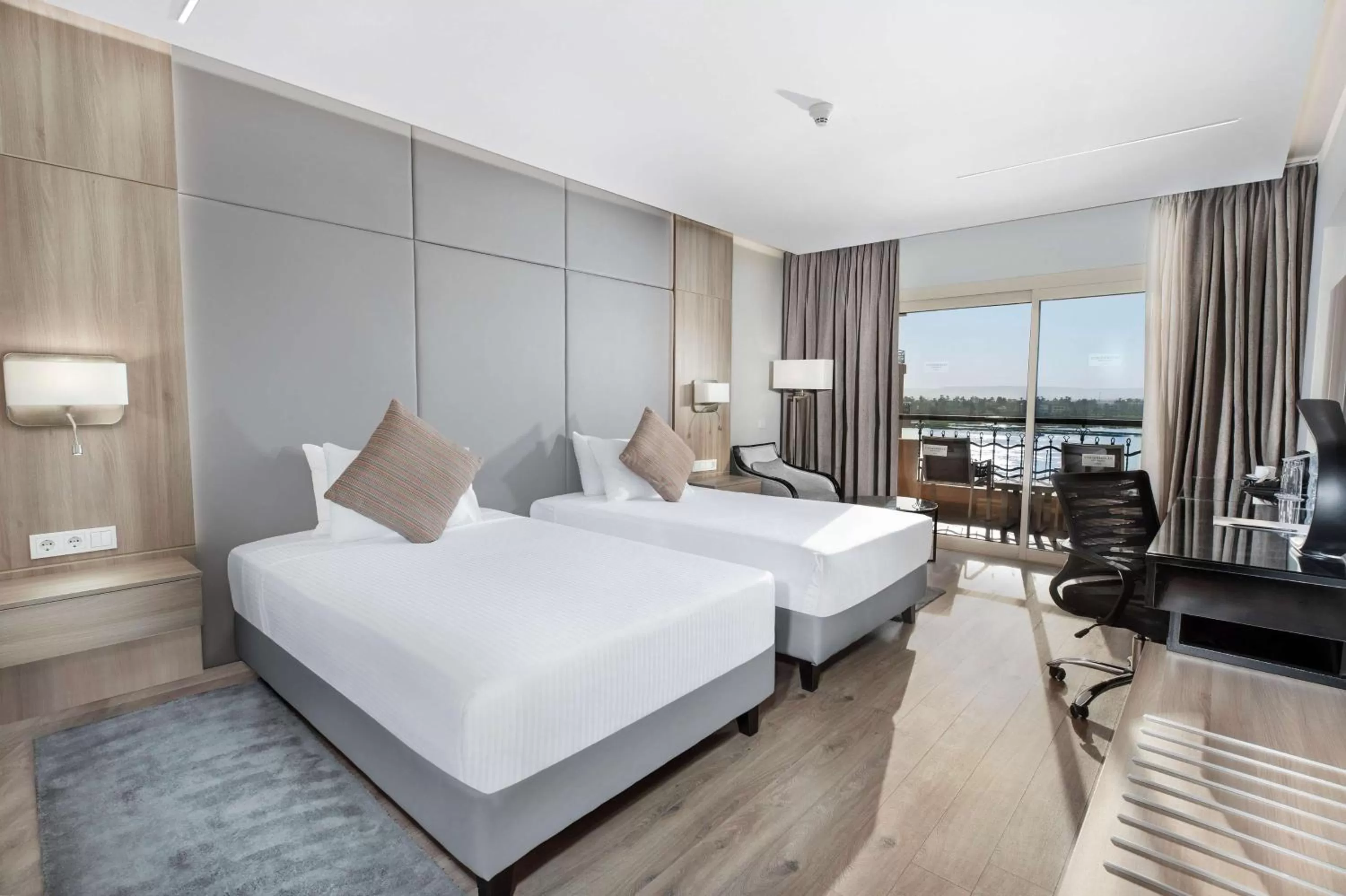 Executive Front Nile View in Steigenberger Nile Palace Luxor - Convention Center