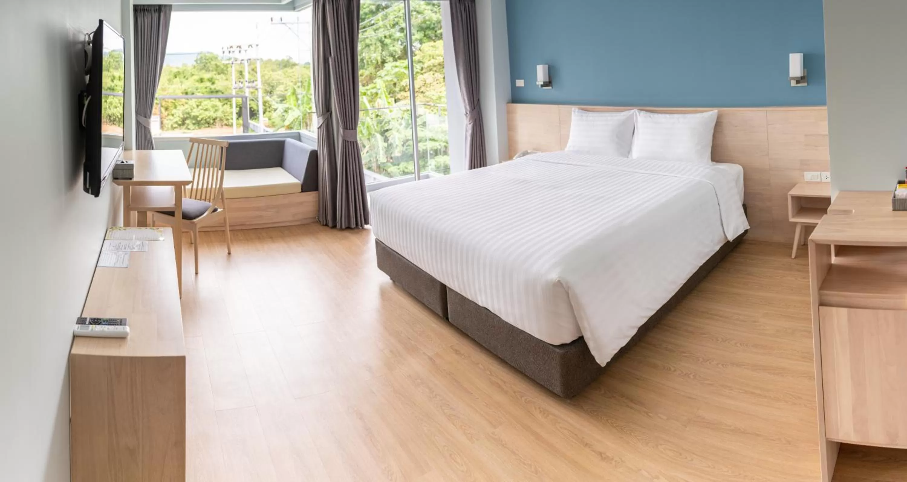 Superior King Room in Bay Window at Sea