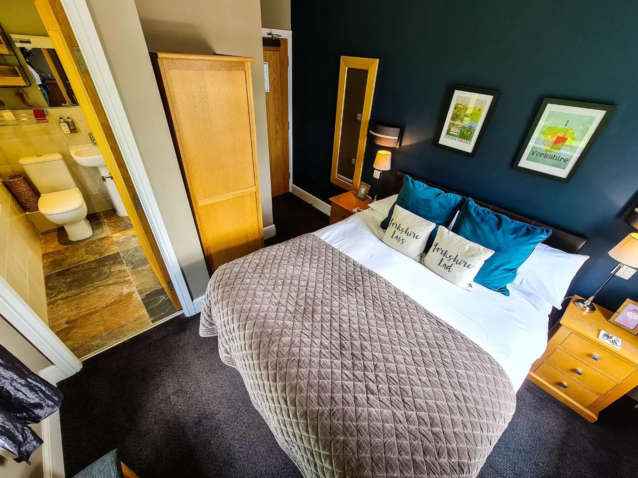 Small Double Room in Grantham Arms