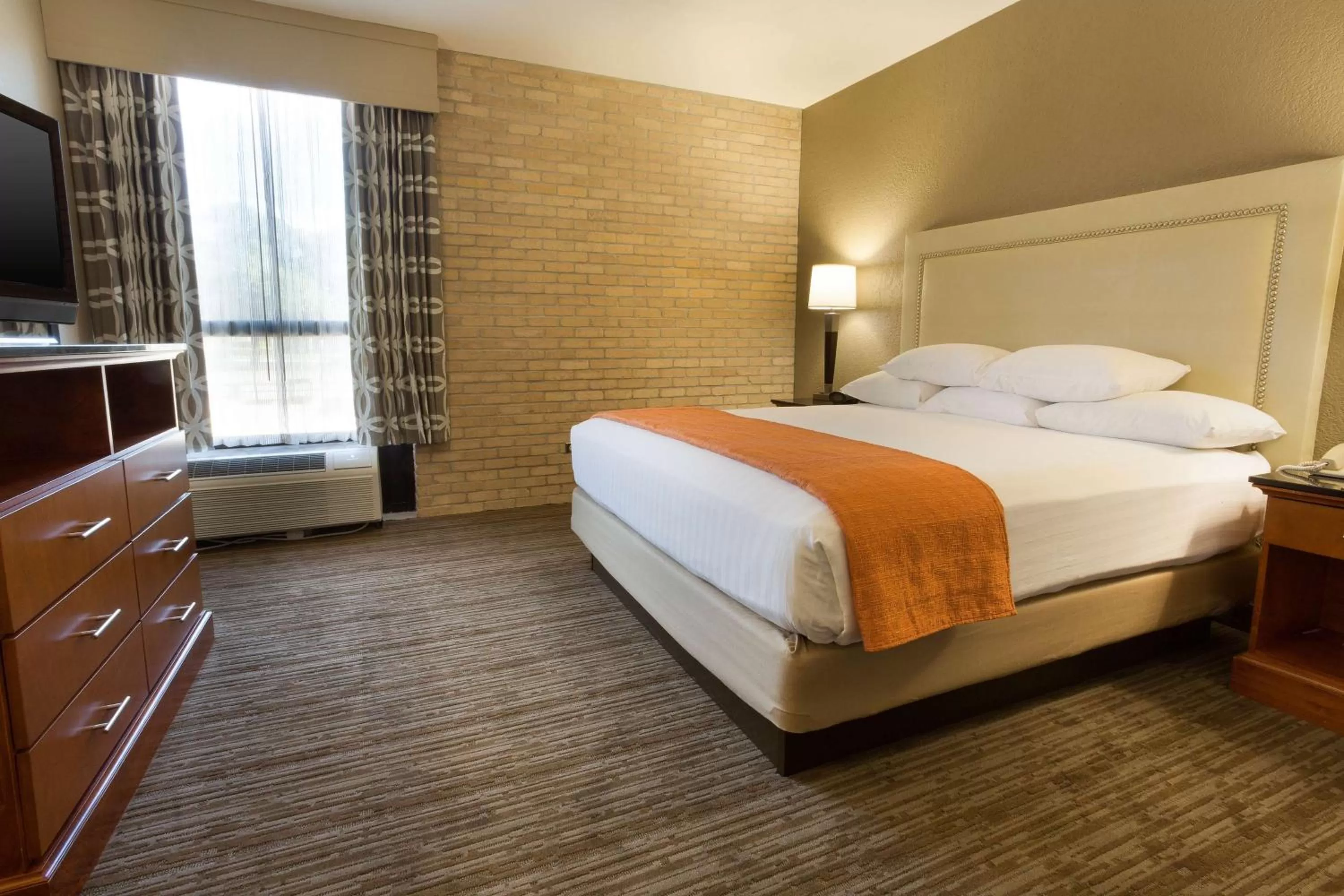 Superior King Suite in Drury Inn & Suites Austin North