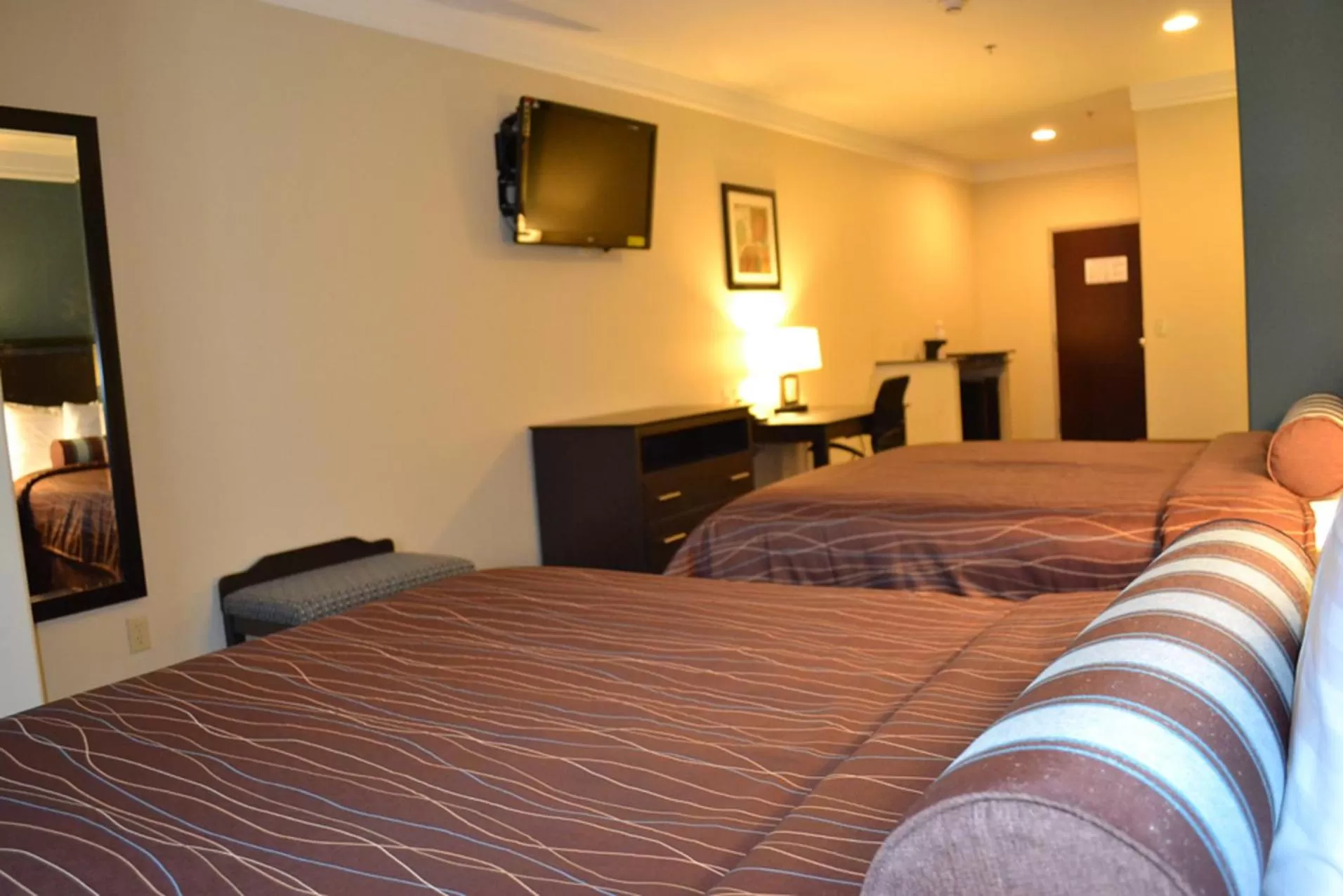 Queen Suite with Two Queen Beds in Red River Inn and Suites