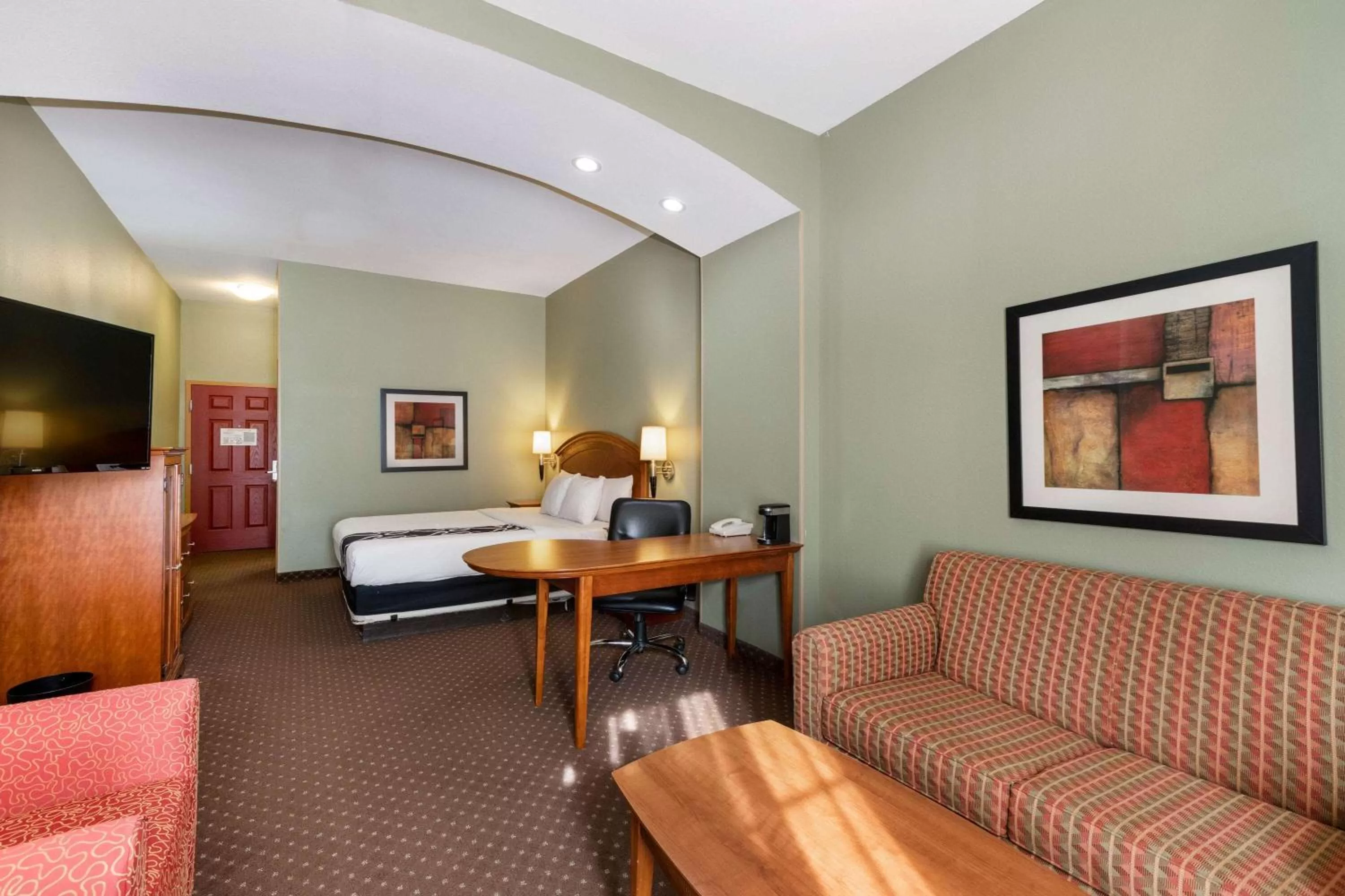 Deluxe King Room - Non-Smoking in La Quinta by Wyndham Olathe
