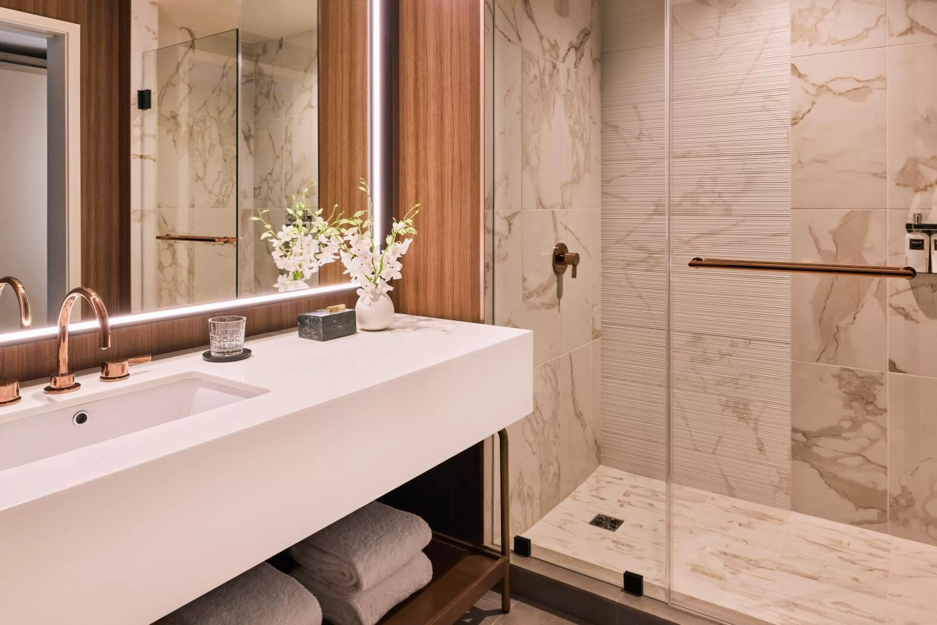 Accessible Premier Patron Tower Room 1 King Bed with Roll in Shower

 in Omni Boston Hotel at the Seaport