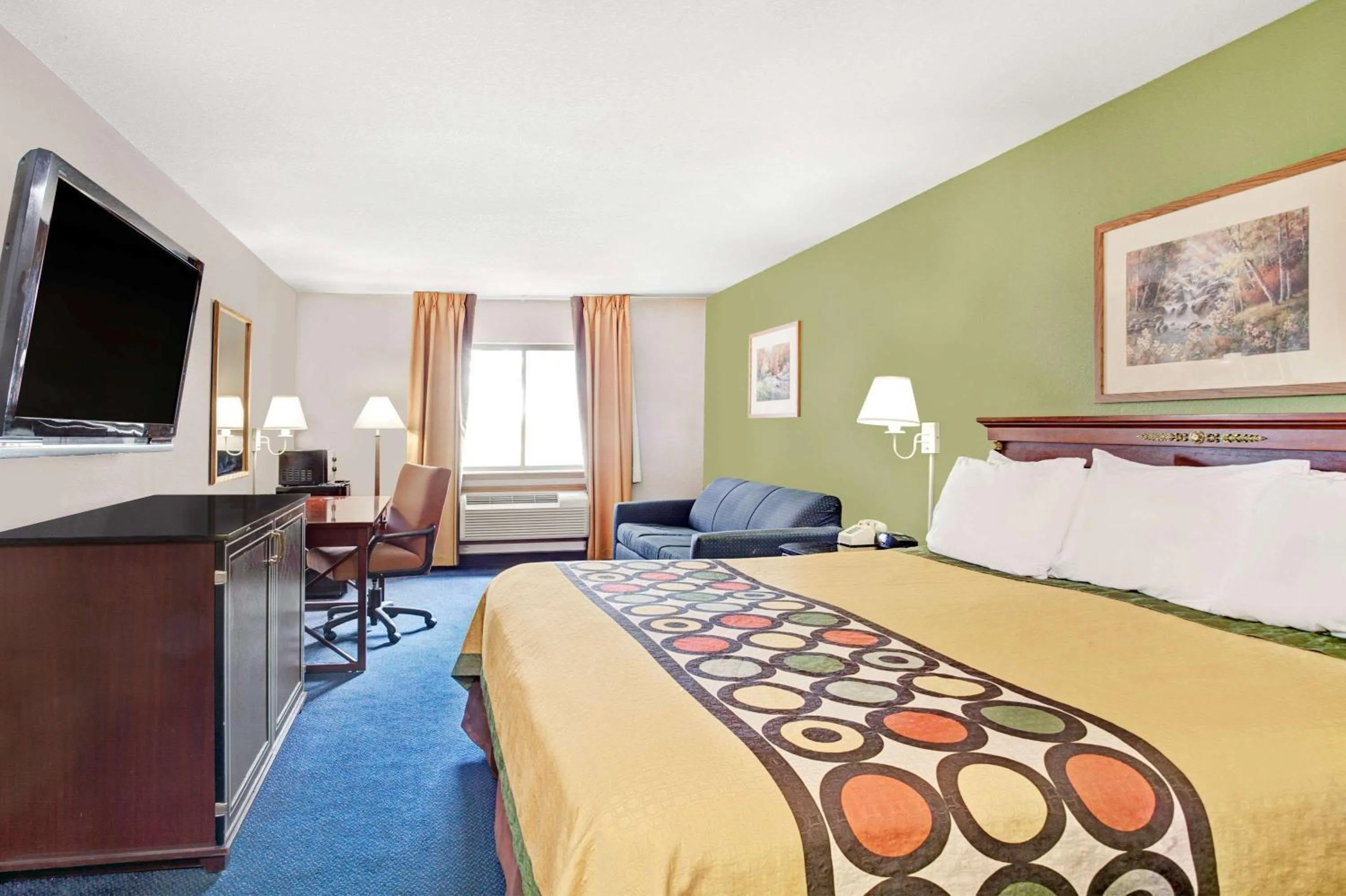 Deluxe King Suite in Super 8 by Wyndham West Memphis