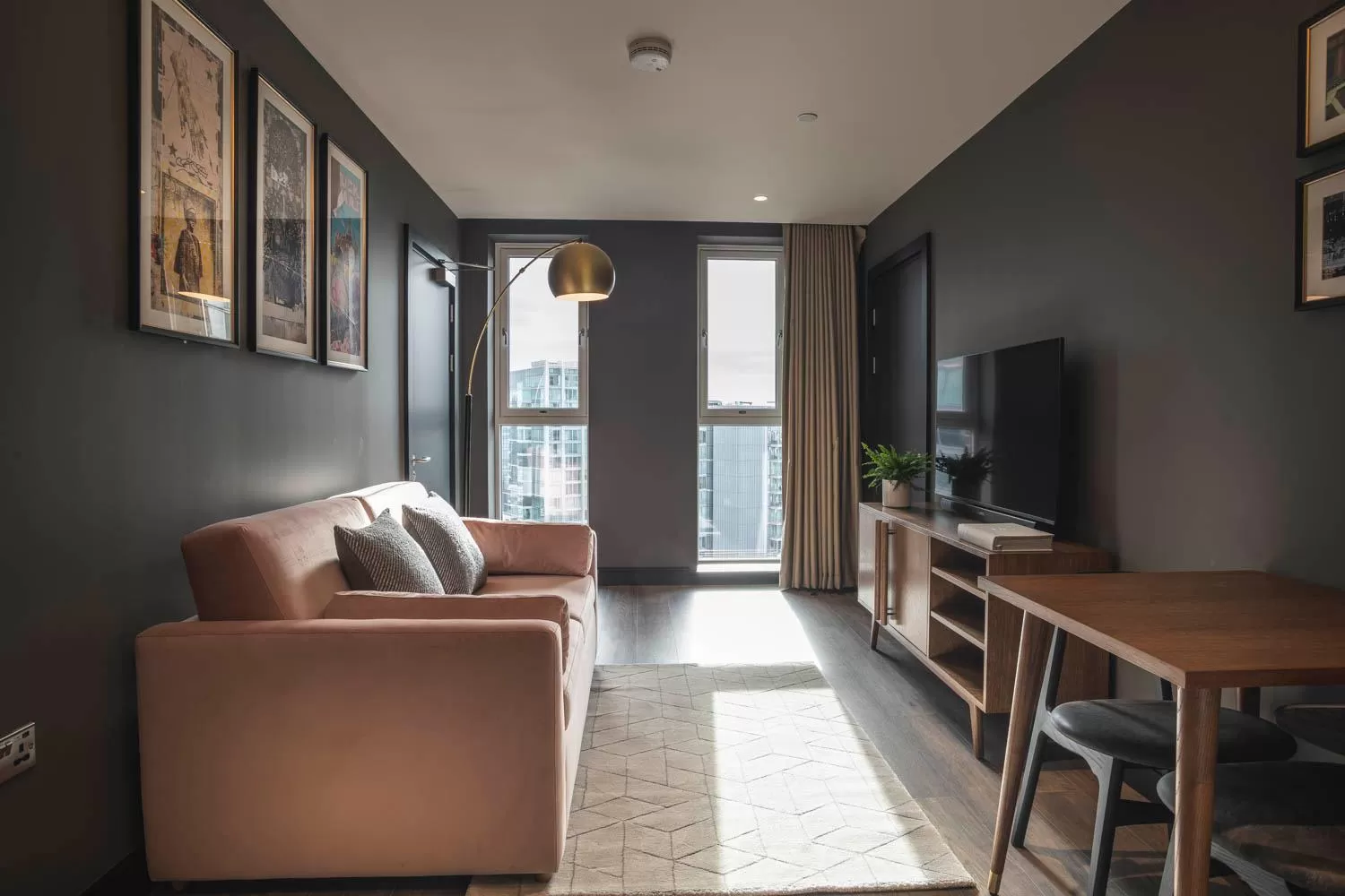 Skyline - One Bed Apartment  in The Gate London City