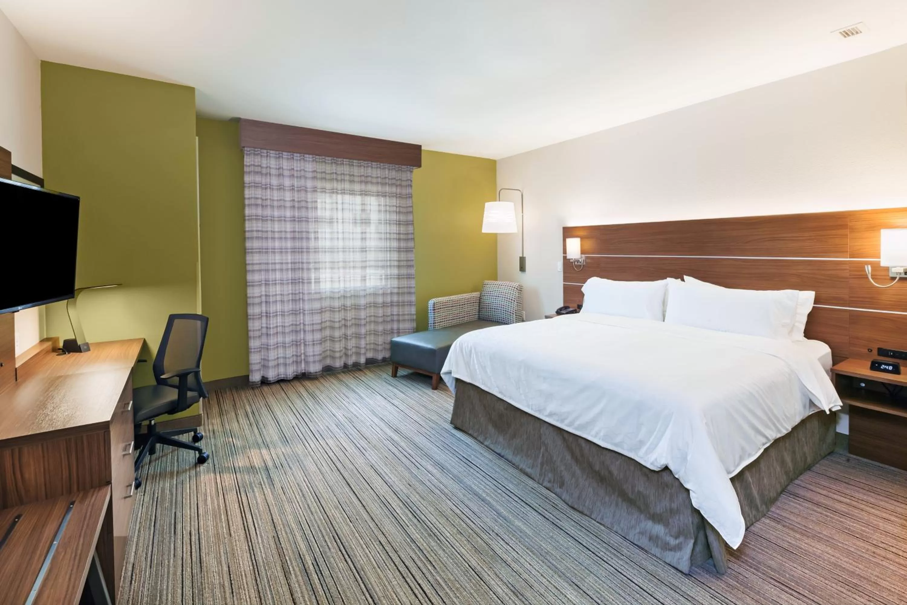 King Room - Hearing Accessible - Non-Smoking in Holiday Inn Express & Suites - Lenexa - Overland Park Area, an IHG Hotel