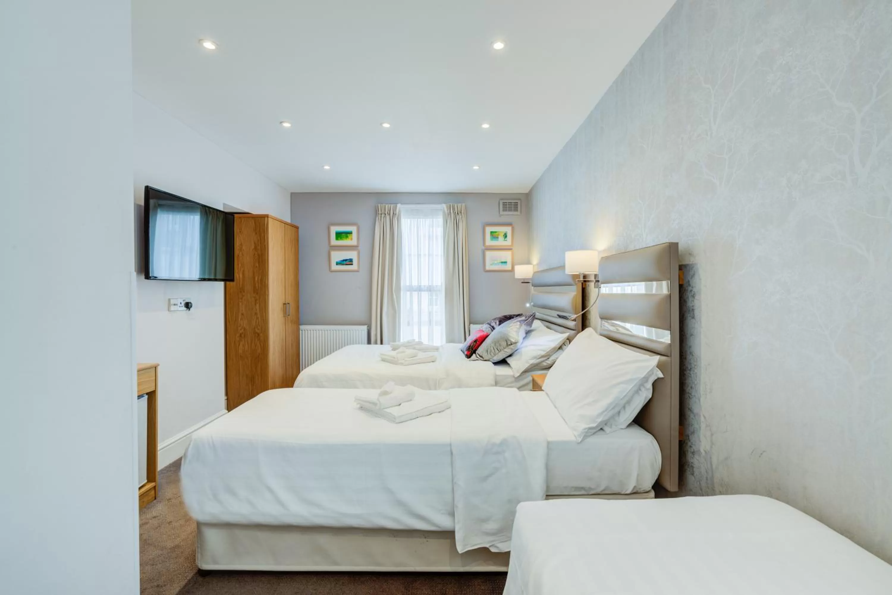 Quad Standard Room in KingswayPark Hotel at Park Avenue