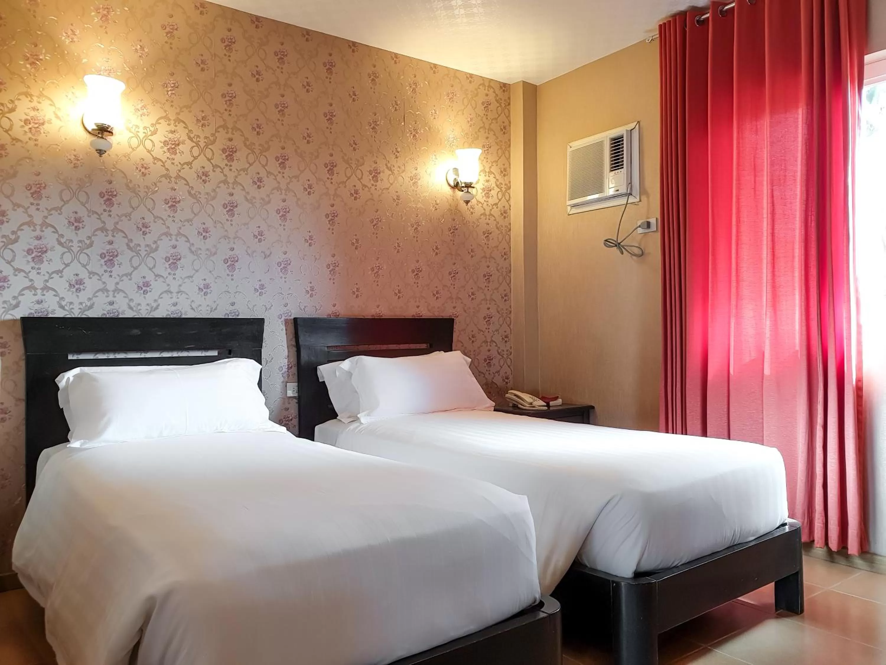 Standard Twin Room in Hanan Hotel Tagaytay - Formerly Tagaytay Wingate Manor