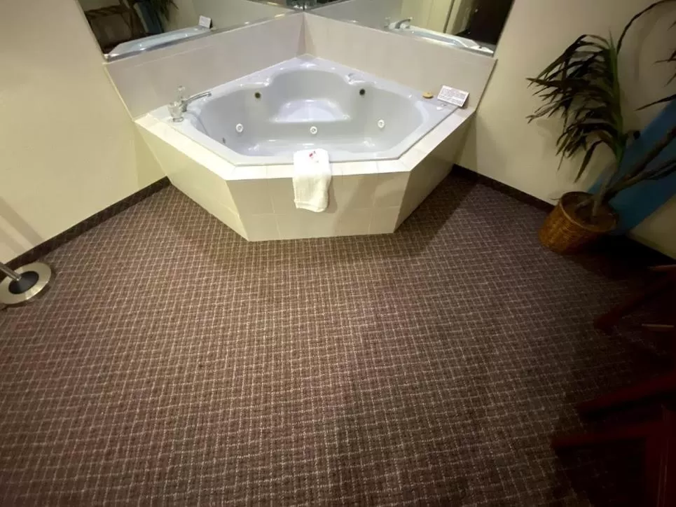 King Suite - Non-Smoking in Baymont by Wyndham Smyrna