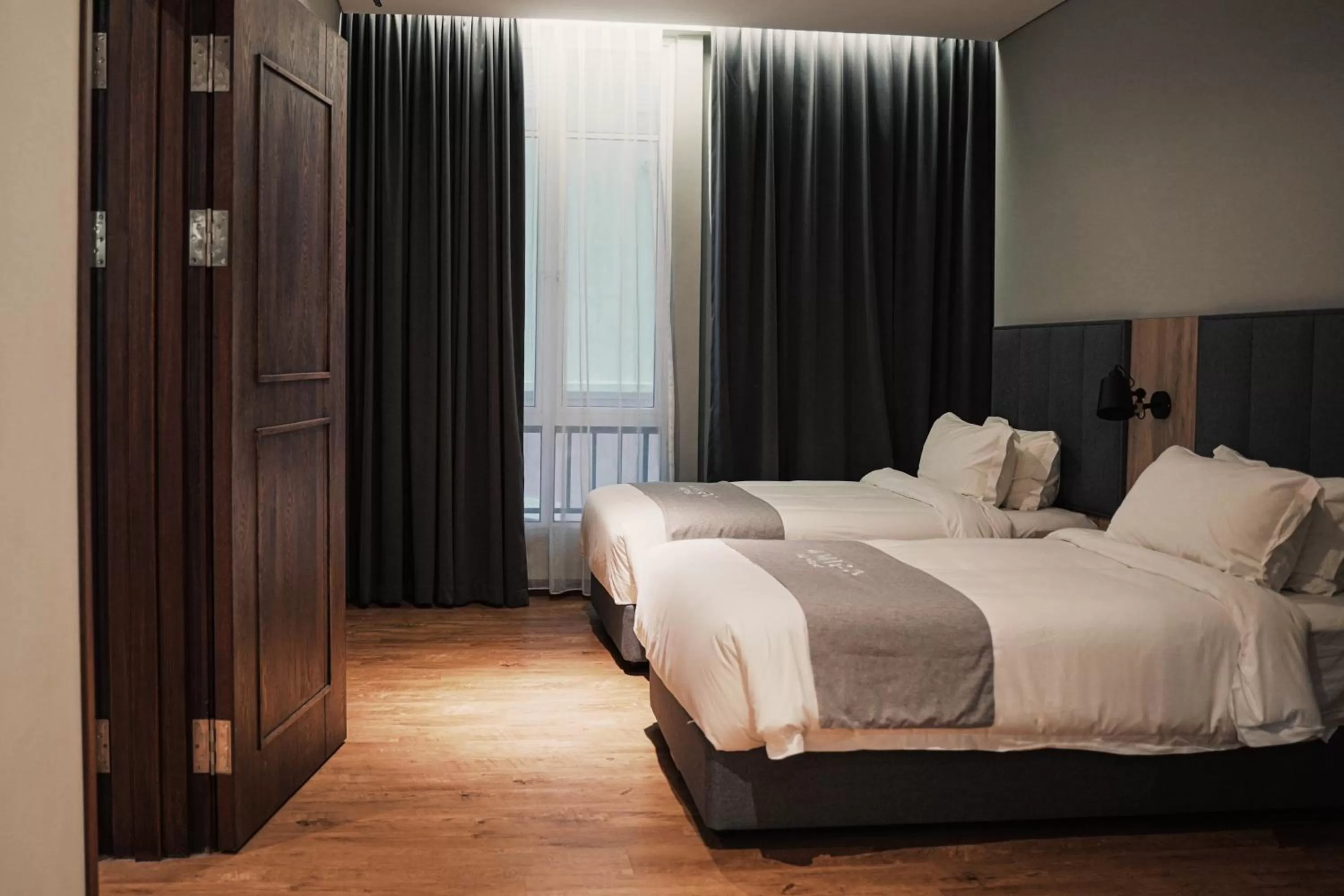 Deluxe Twin Room in Amigo Hotel