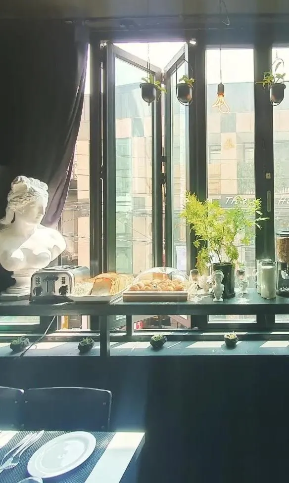 Friendly DH Naissance Hotel by Mindrum Group