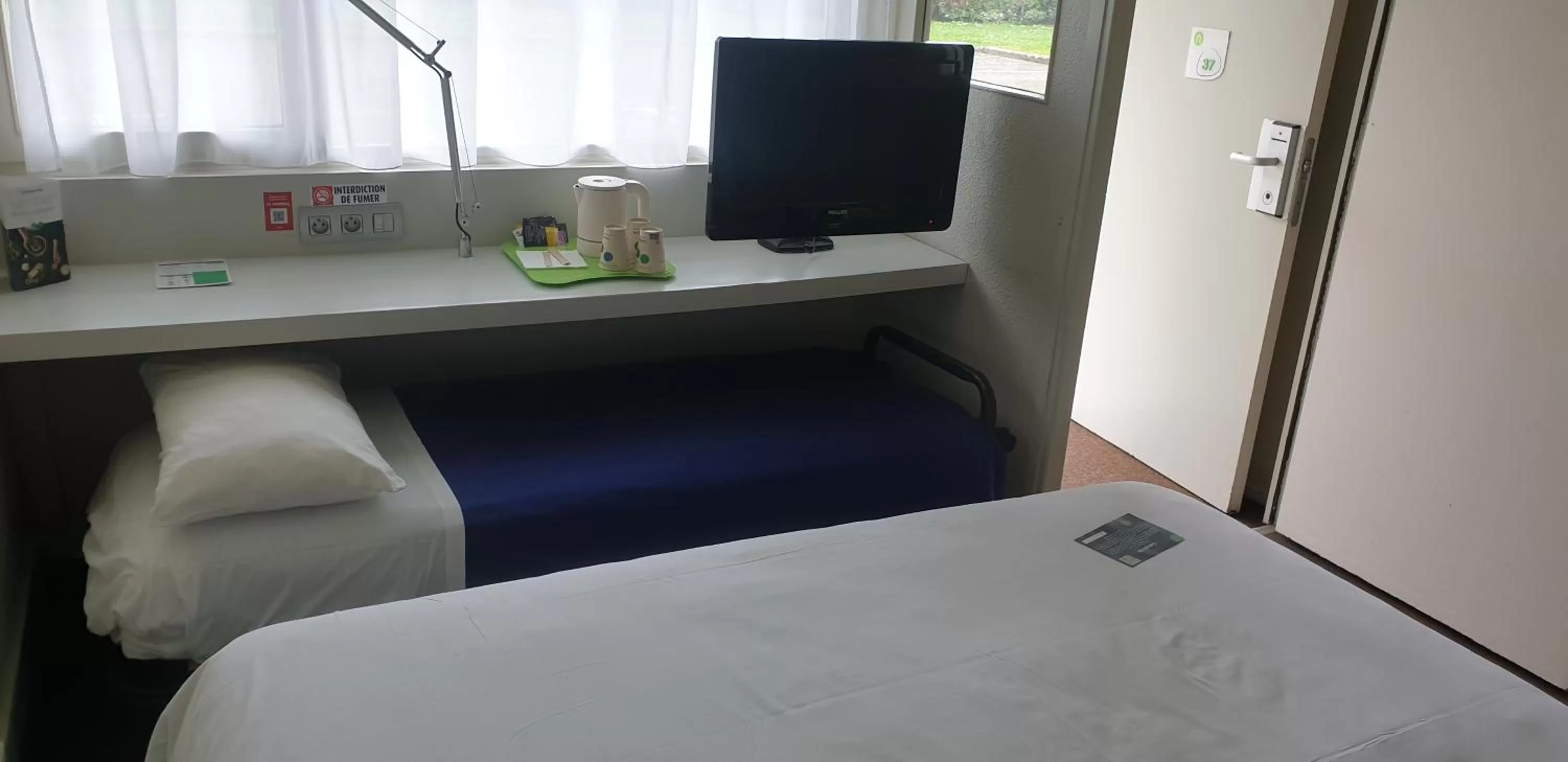 Standard Twin Room with One Single Bed - Up to Ten Years in Campanile Chalon sur Saône