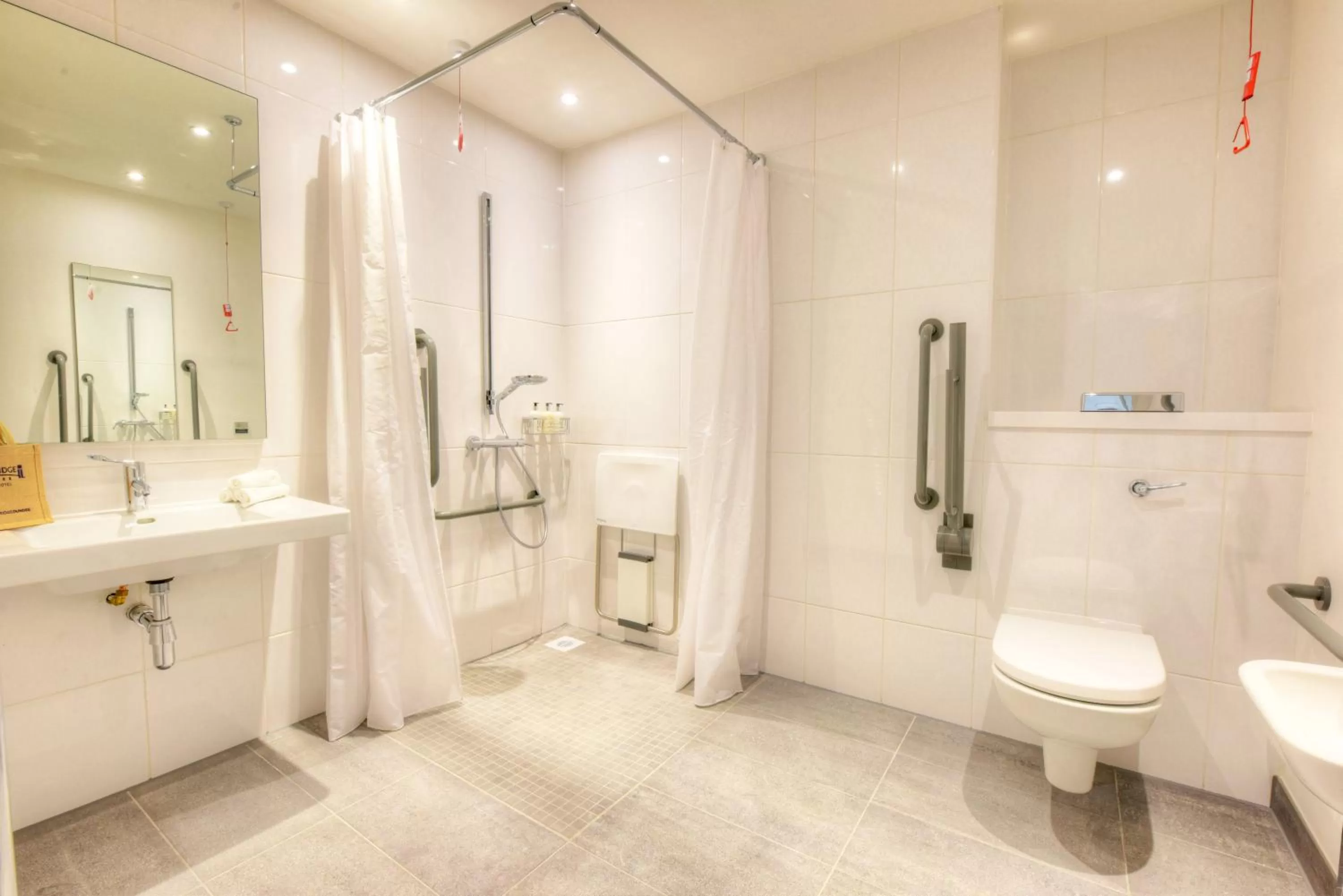 Studio Queen Suite - Disability Access in Staybridge Suites - Dundee by IHG