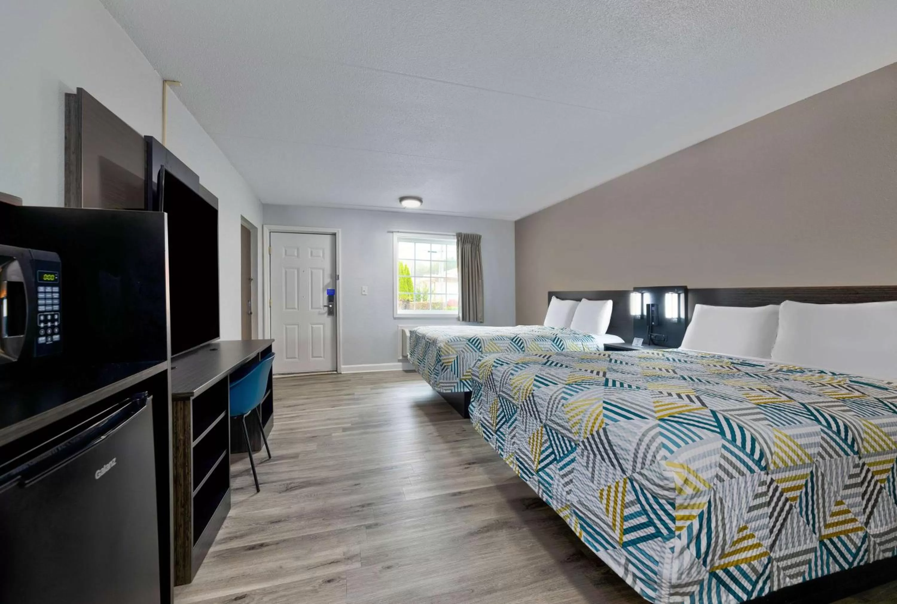 Queen Room with Two Queen Beds - Disability Access - Non-Smoking in Motel 6 Corbin KY