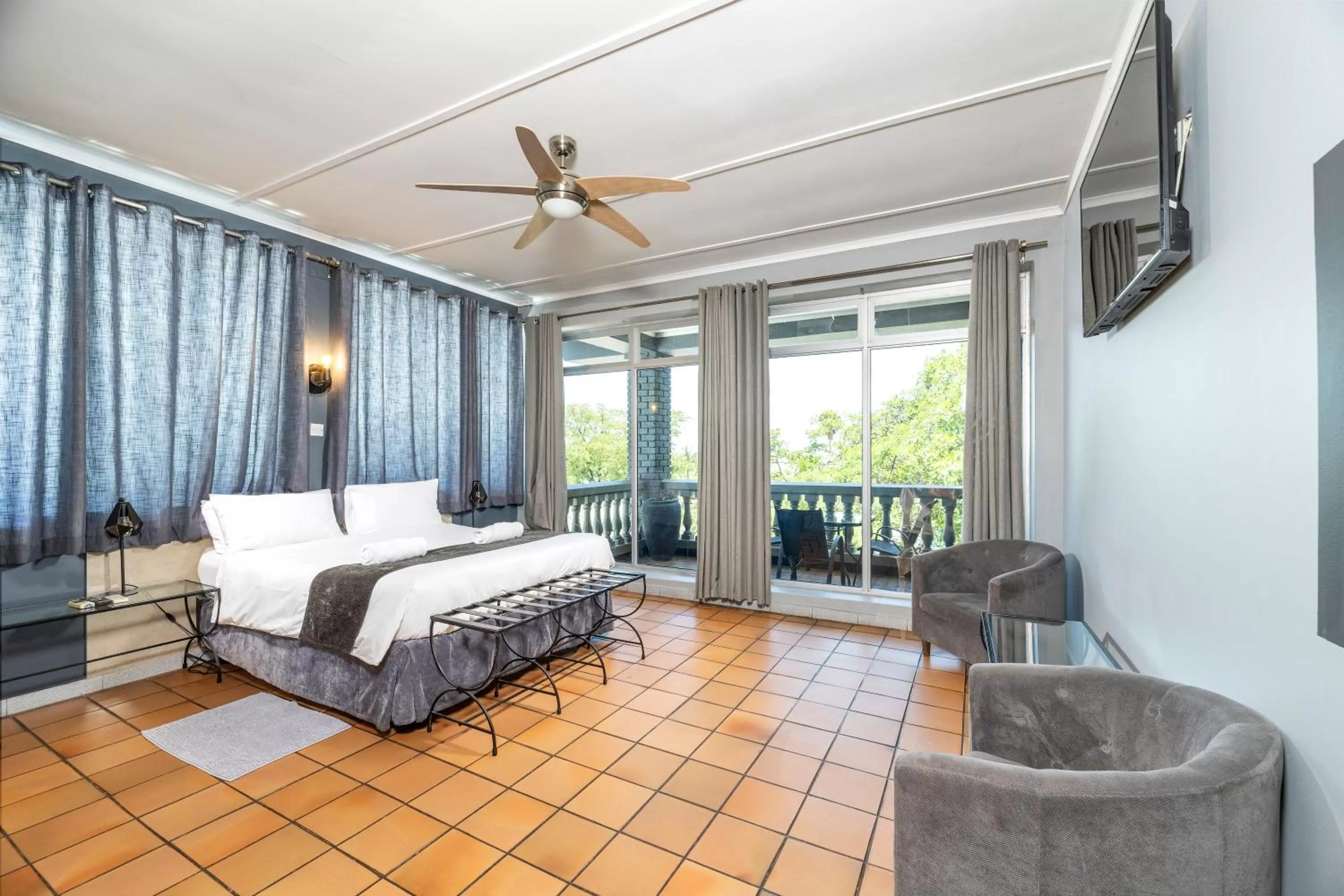 Superior Queen Room in N1 Hotel & Campsite Victoria Falls