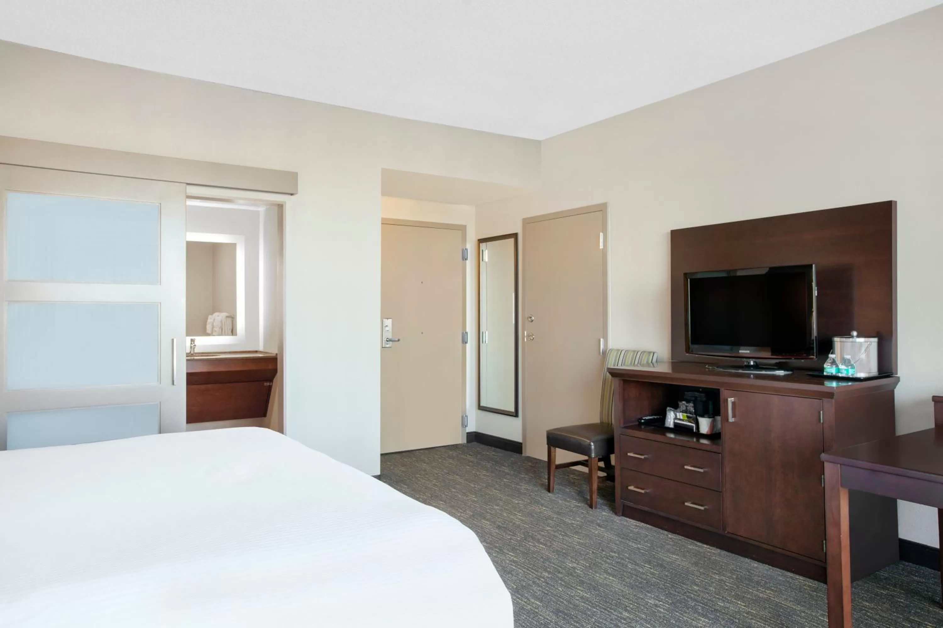 Queen Room with Mobility/Hearing Access - Non-Smoking in Wyndham San Diego Bayside
