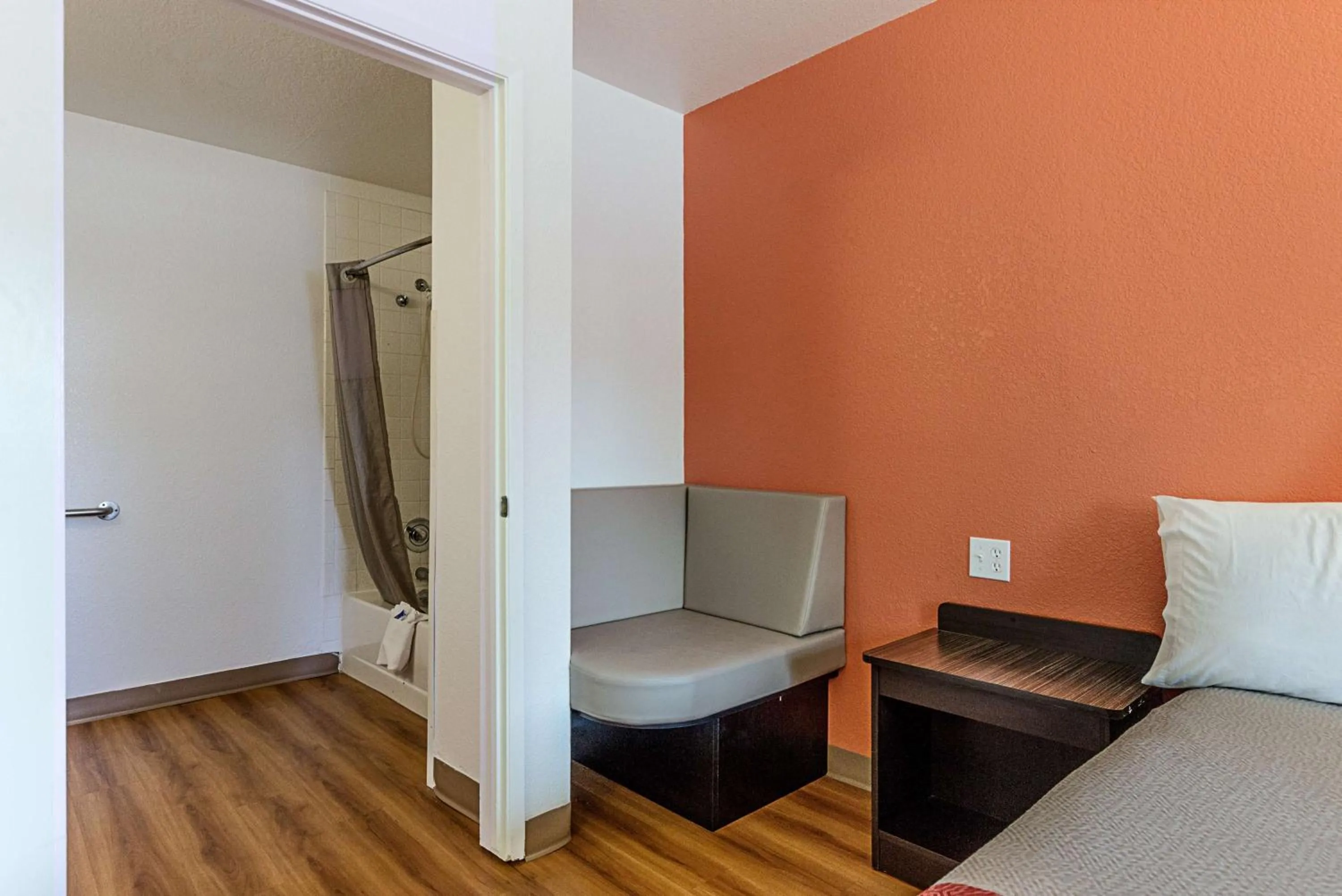 King Room - single occupancy - Disability Access - Smoking in Motel 6-Fresno, CA