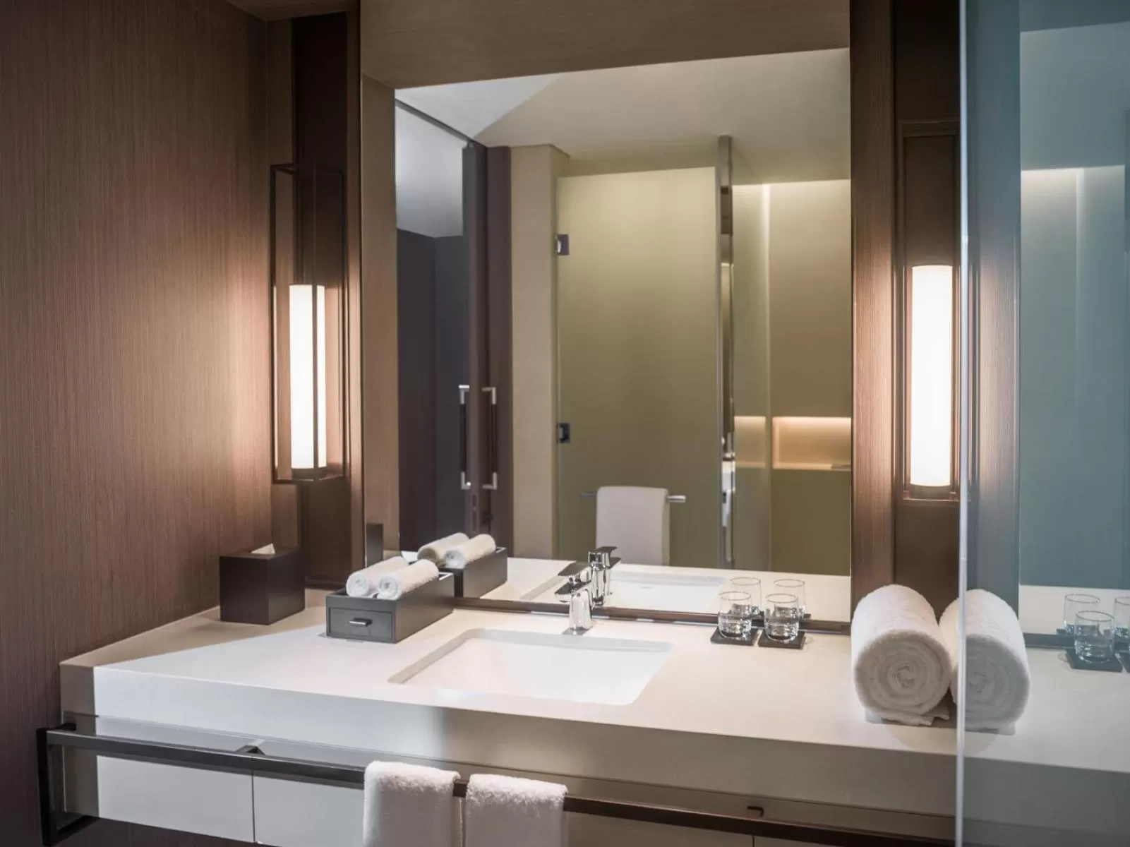 Deluxe Double Room with Sea View in New World Hoiana Hotel