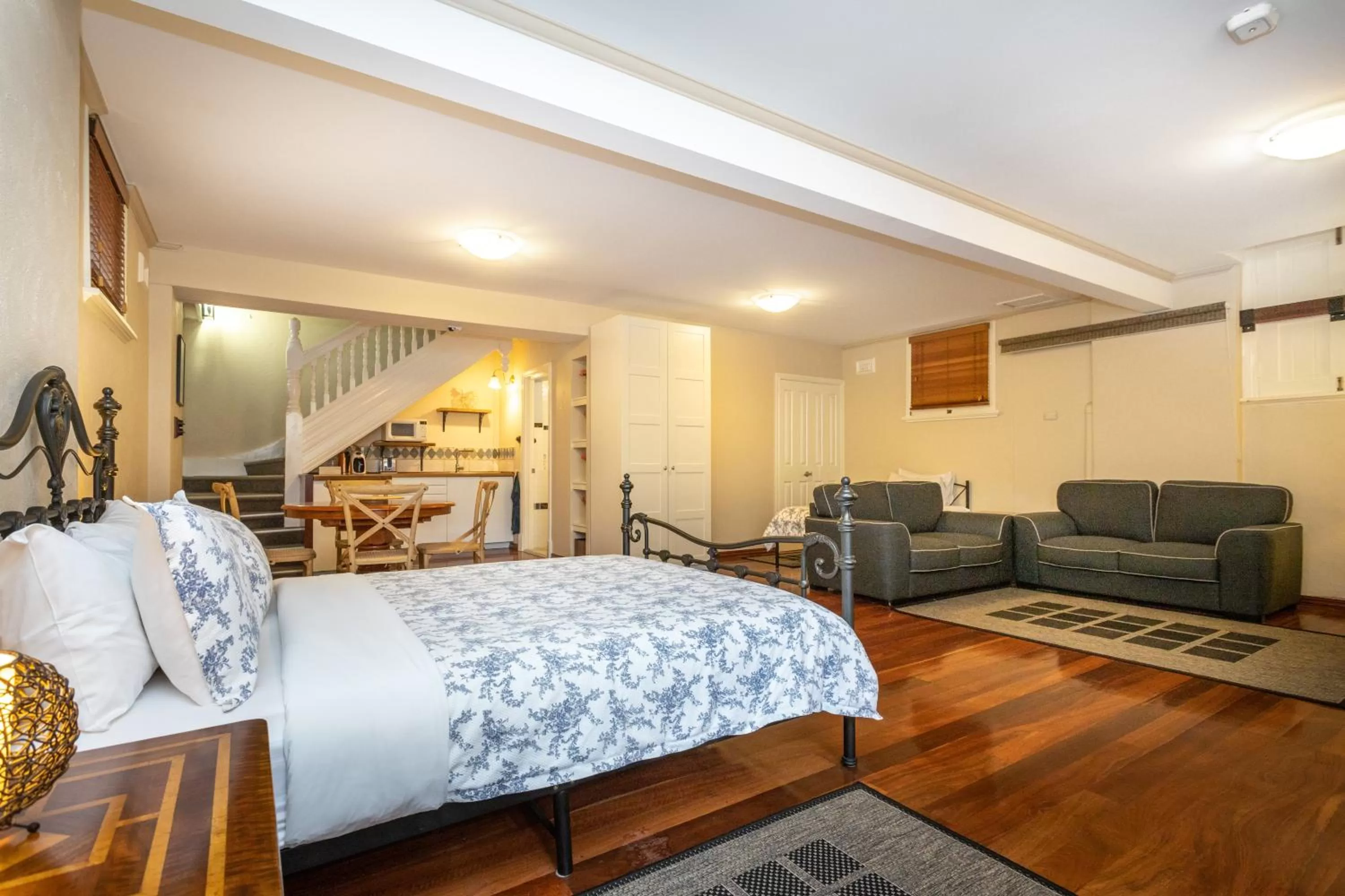 Down Under Queen Suite in Fremantle Bed & Breakfast