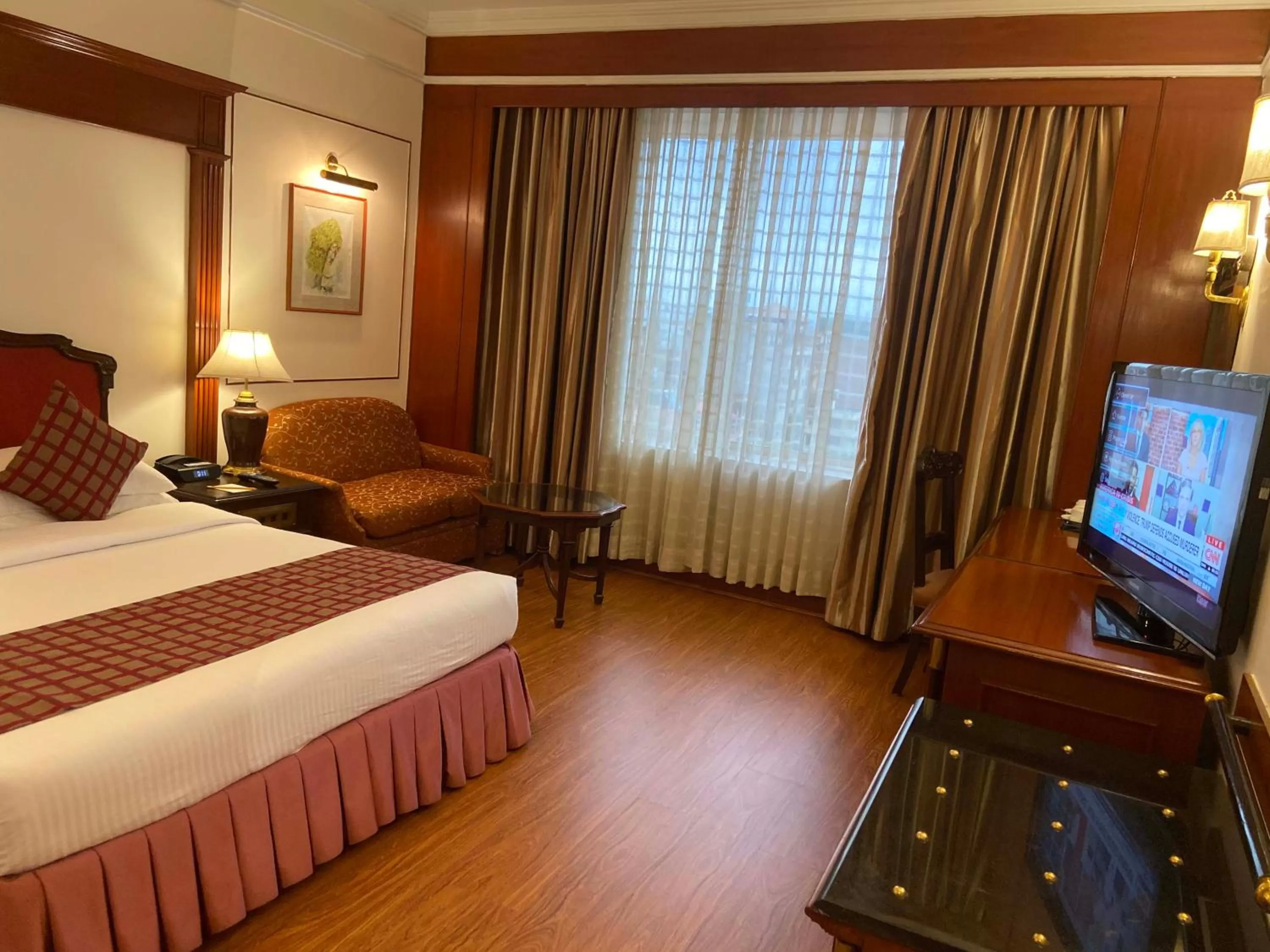 Club King Room - single occupancy - 20% discount on Spa & Laundry and one way Airport pick up  in The Everest Hotel