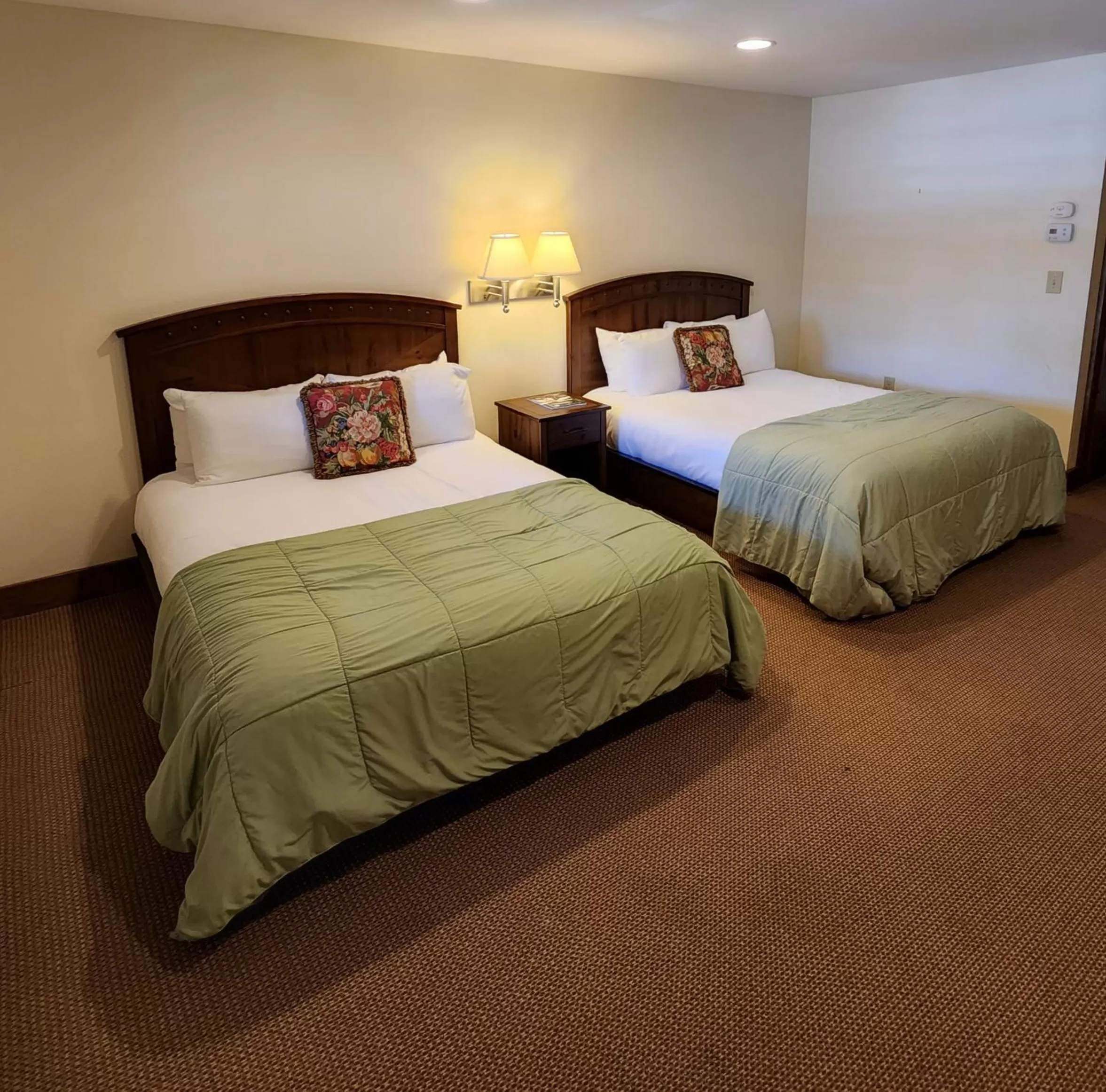 Deluxe Queen Room with Two Queen Beds in The Inn at Shady Lawn