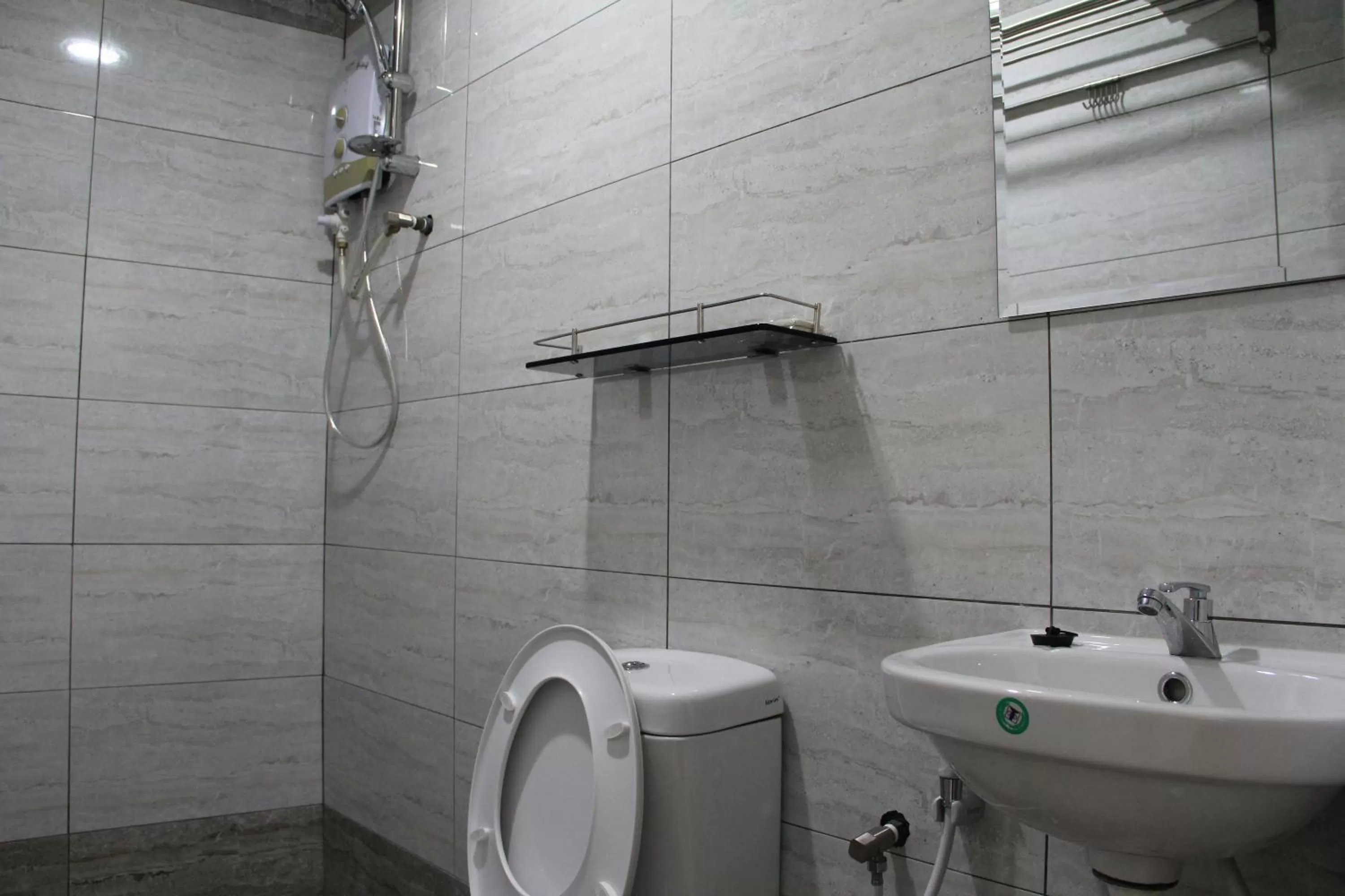 Deluxe Queen Room in Big Apple Hotel