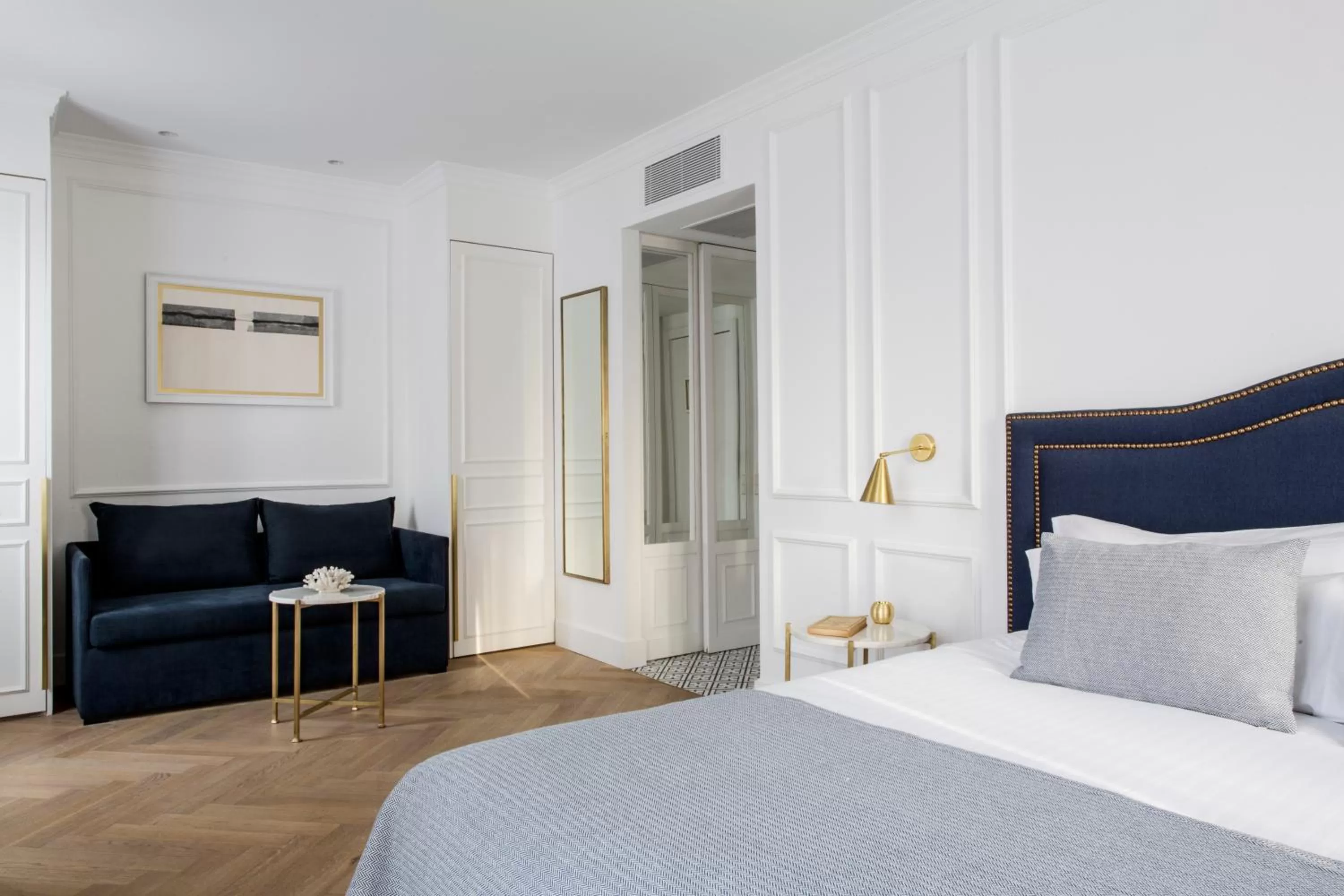 Junior Suite with Balcony in Hotel Midmost by Majestic Hotel Group