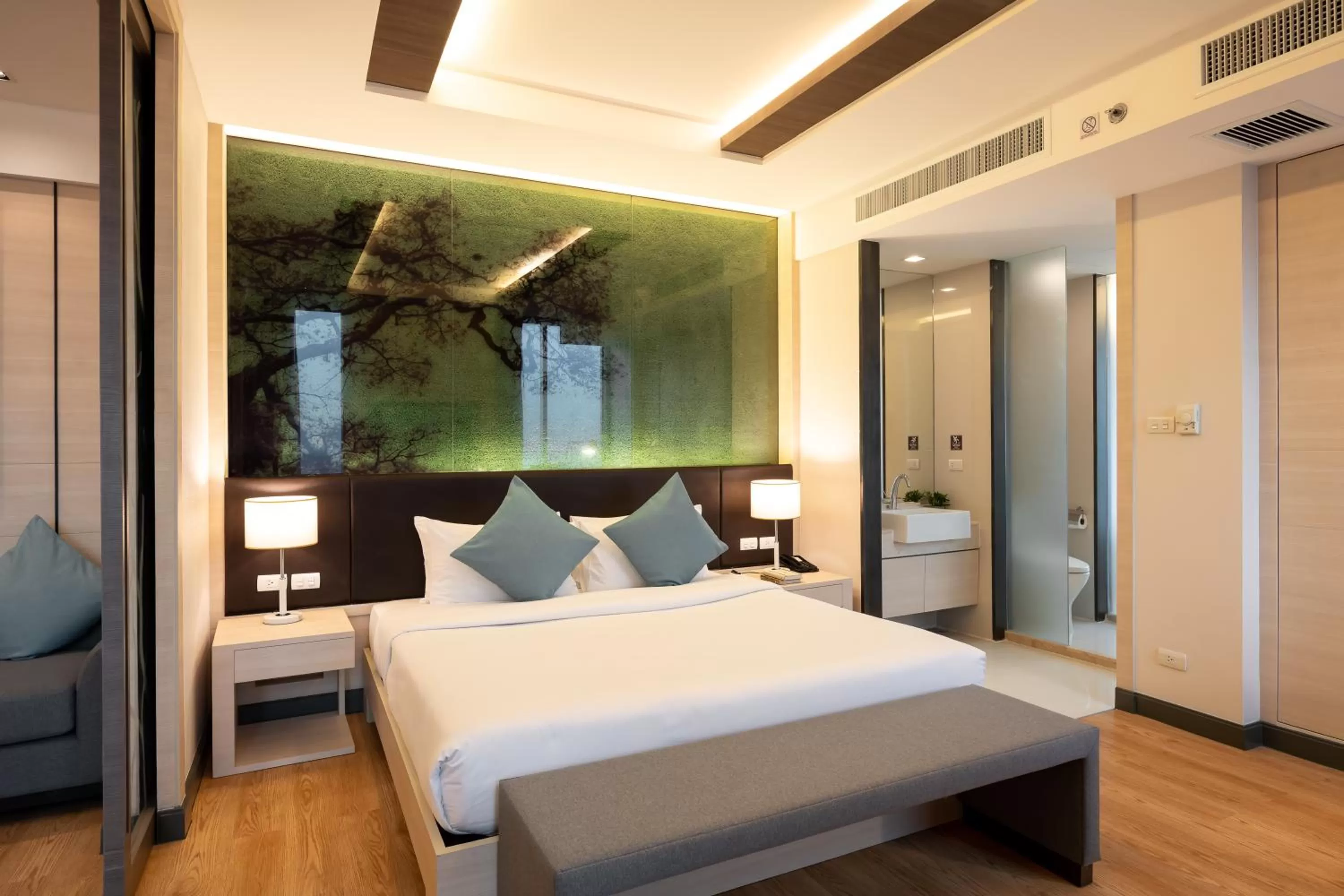 Premier Corner Double Room in Jasmine Resort Bangkok