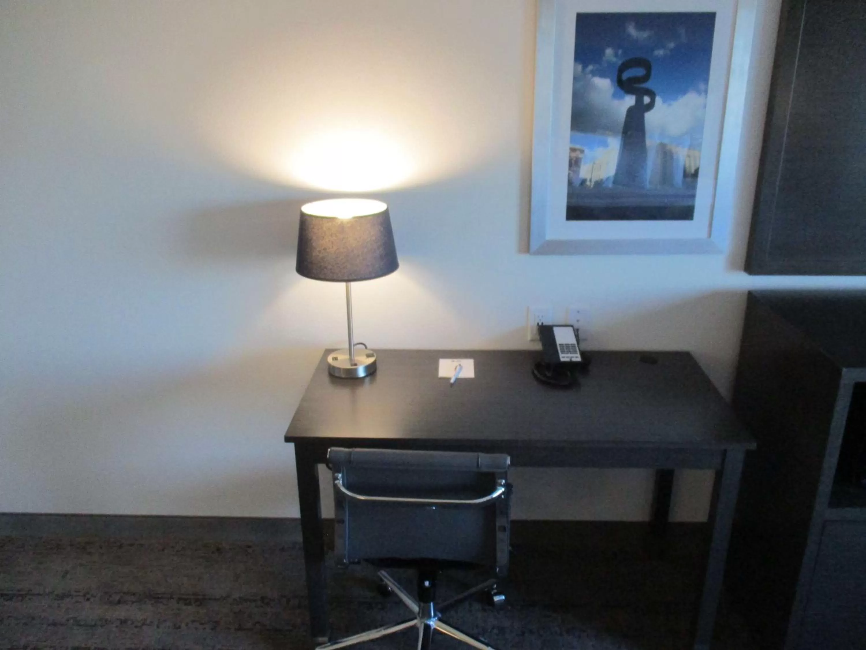 Queen Suite with Two Queen Beds and Bath Tub - Disability Access in Best Western Plus Roland Inn & Suites